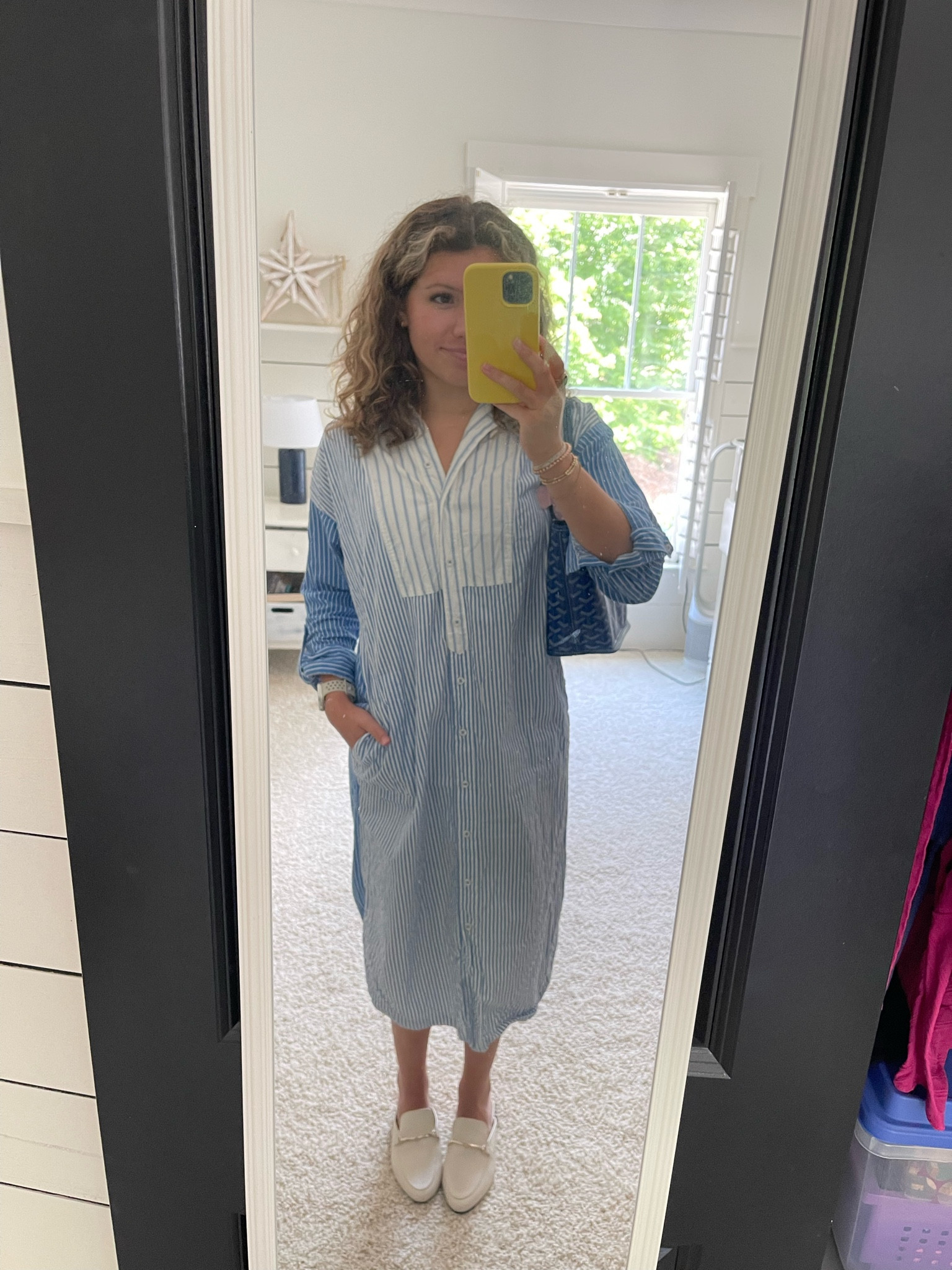 First day of work!!!!!! 😆😆
This is the “mixed stripe shirt dress” from anthro
The loafers are Rachel Kay (?) from tj maxx😌