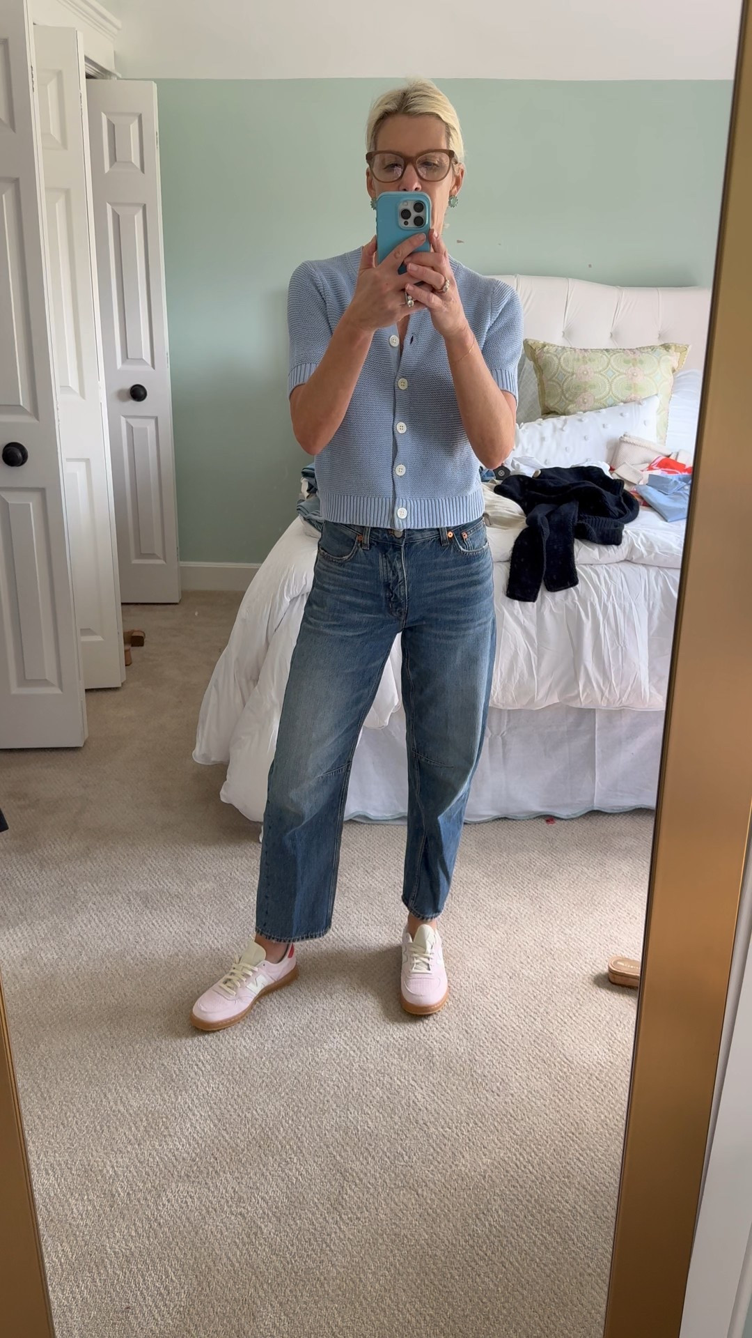 Barrel jeans are here to stay!  They are def hard to get used to but once you do, you’ll love them. Pairing with a pair of New Balance pink sneakers and a short sleeve cardigan from Evereve!! 

#LTKStyleTip #LTKOver40 #LTKxMadewell