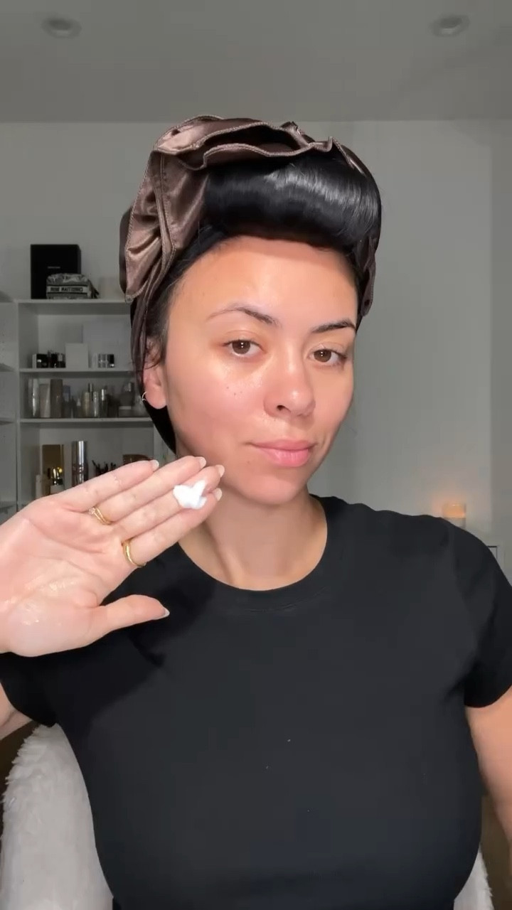 updated morning skincare routine ( dry & sensitive skin ) 
—
comment “SHOP” for 🔗’s to products used 
—
#skincare #routine