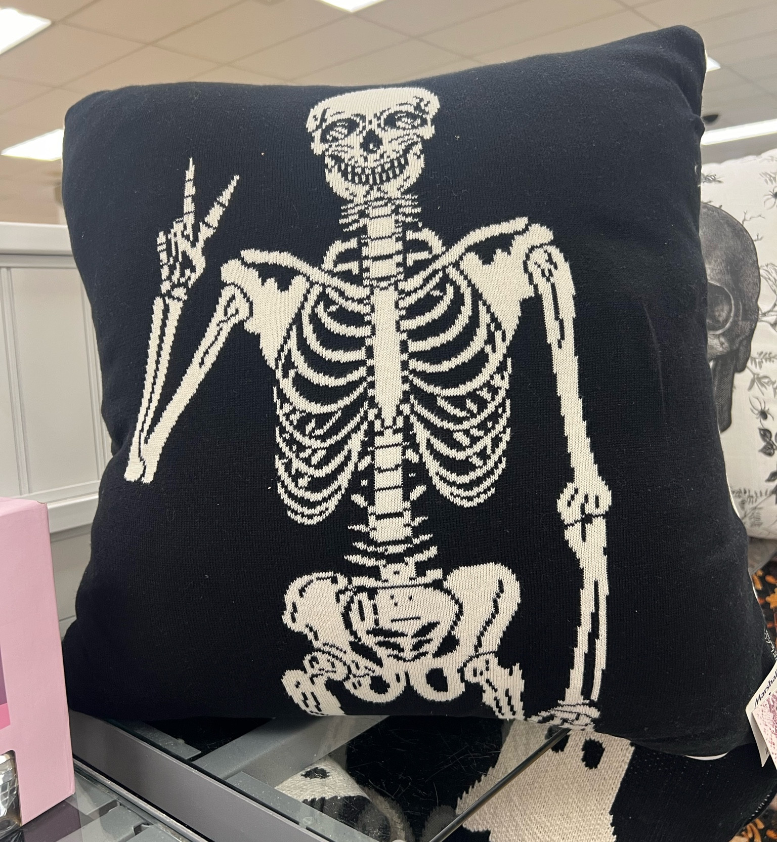 Reversible Skelton throw pillow at Marshall’s
🖤💀🤍 —

Marshall’s, Skelton pillow, Marshall’s finds, Marshall’s pillows, Marshall’s Halloween, Halloween pillow, Halloween Skelton pillow, Skelton pillow, viral Skelton pillow, Halloween finds, Halloween home decor, home decor, Halloween pillows, Skelton Halloween decor 

#LTKHome #LTKStyleTip #LTKFindsUnder50