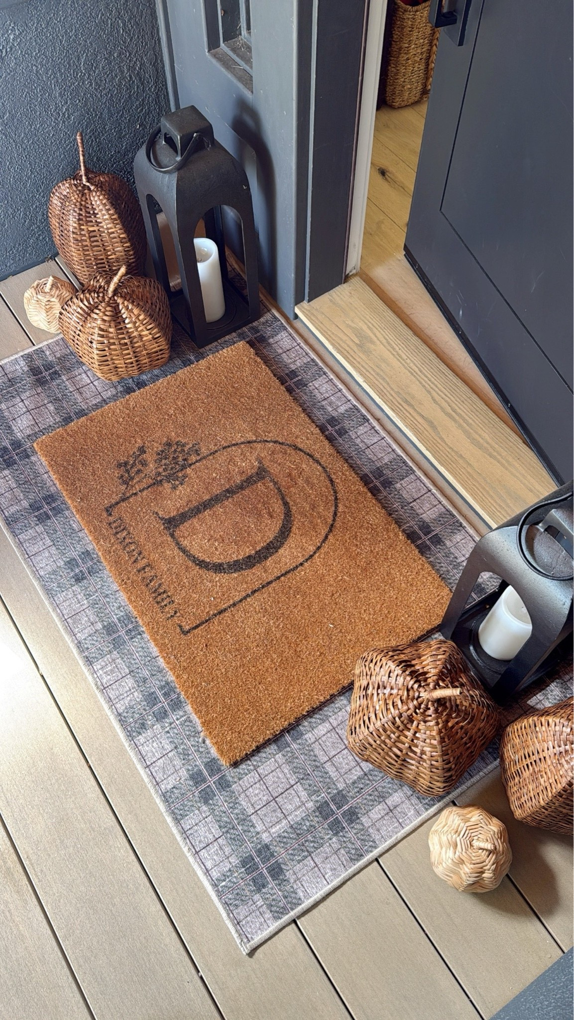 Simple fall front door🍂

Decor
Pumpkins
Doormat
Target

#LTKSeasonal #LTKHome