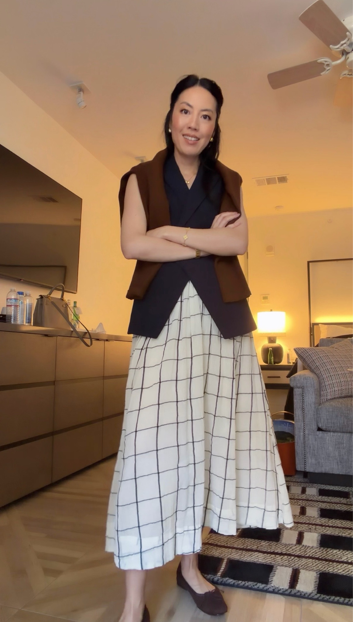 Mid week OOTD - shop my look here.

#classicstyle
#longskirt
#vesttop
#longskirt
#OOTD
