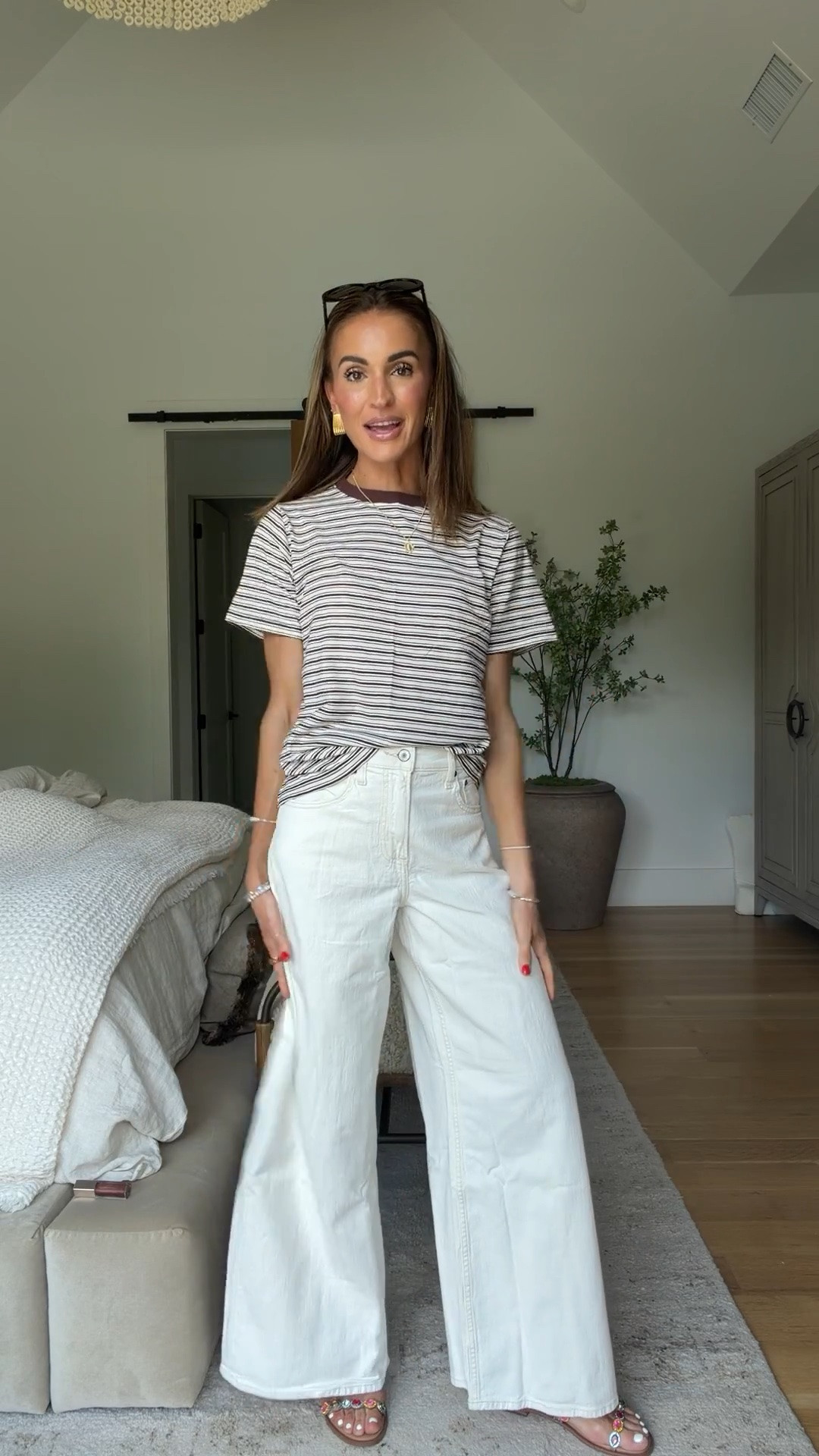 Flattering white denim is a must-have for summer! 🙌🏼