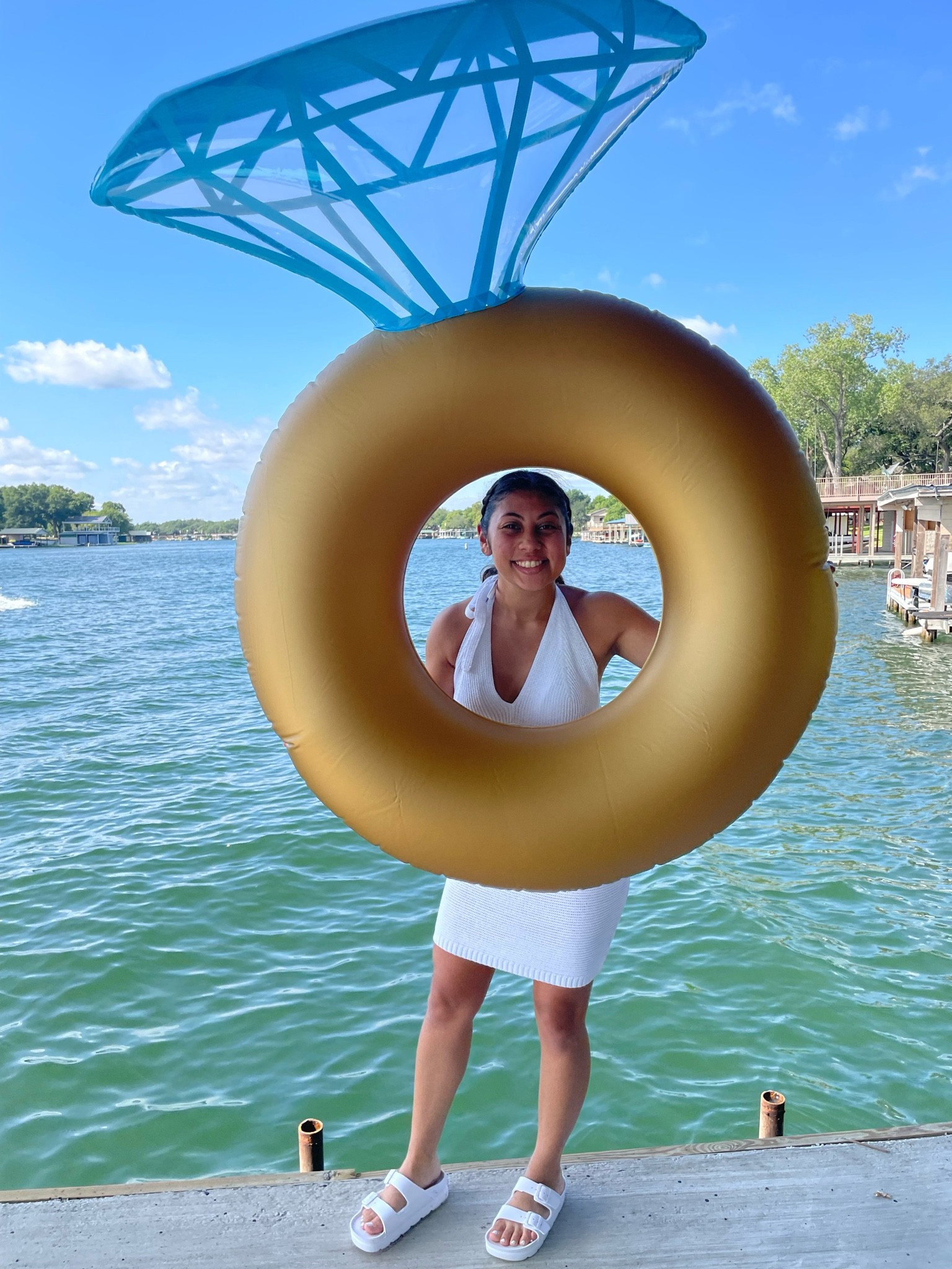 Lake party with the bridal party 🍹
#lake#bride #wedding #lakeparty