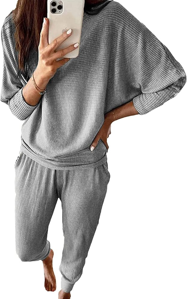 PRETTYGARDEN Women's Fashion Outfits 2 Piece Sweatsuit Solid Color Long Sleeve Pullover Long Pant... | Amazon (US)