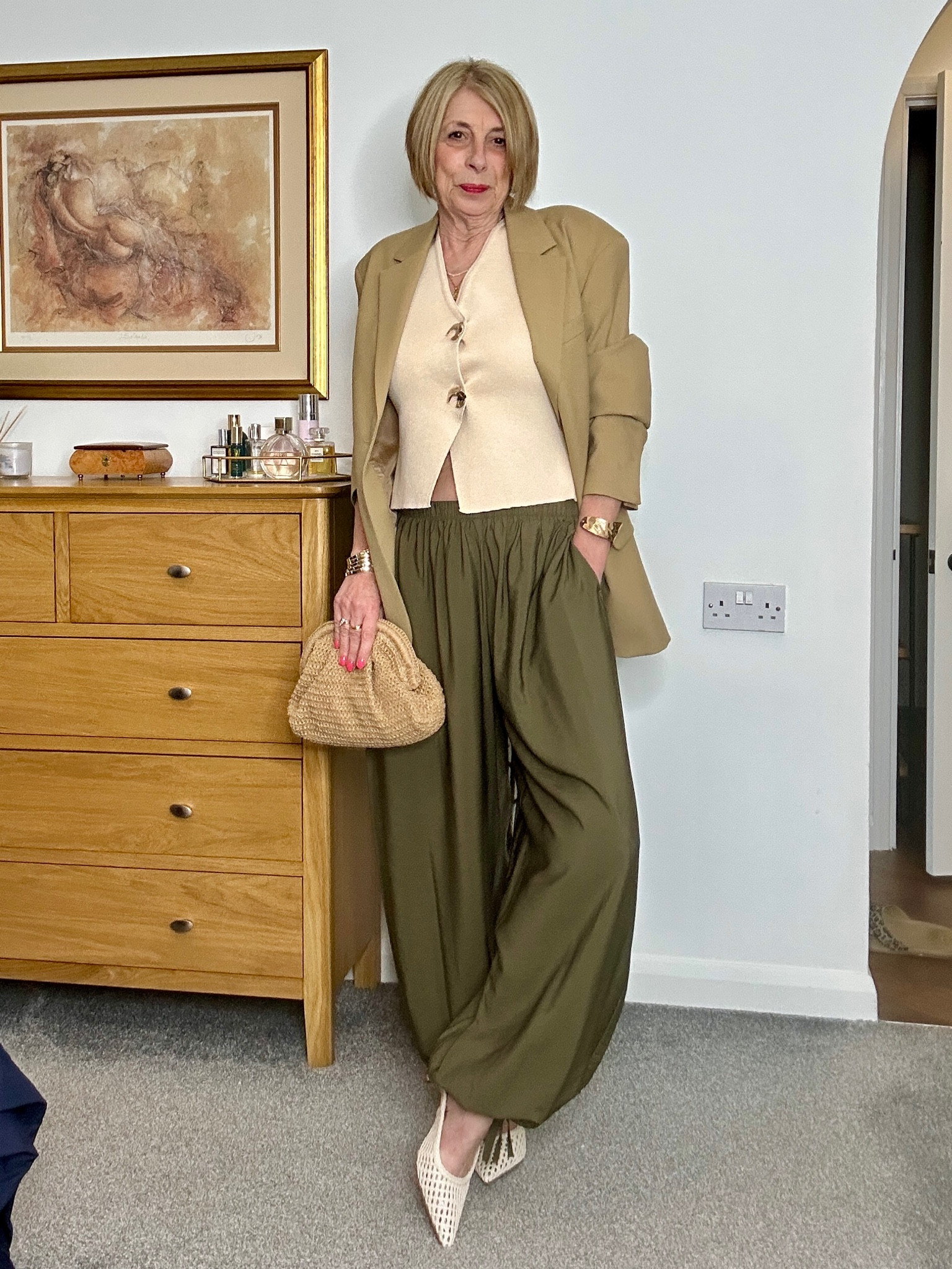 Date night, despite the dreadful weather…

Balloon trousers, a waistcoat and woven kitten heels for a touch of summer, finished with a blazer because, honestly, it’s grim out there!

#LTKdatenight #LTKover50style #LTKuk