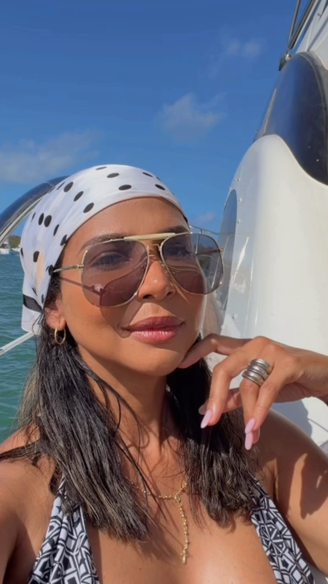 Sol, mar y unos lentes que lo son todo 🕶️✨

#LTKSwim #LTKmorningroutine #LTKootd