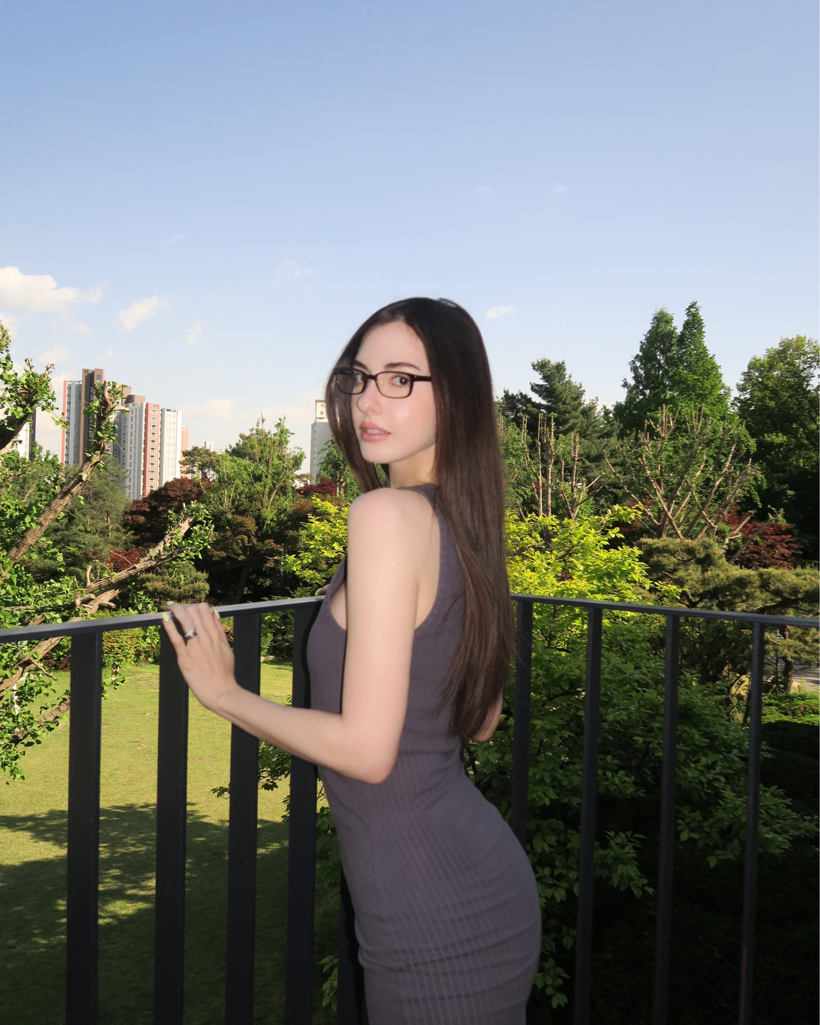 the dress that hugs u in all the right places😭