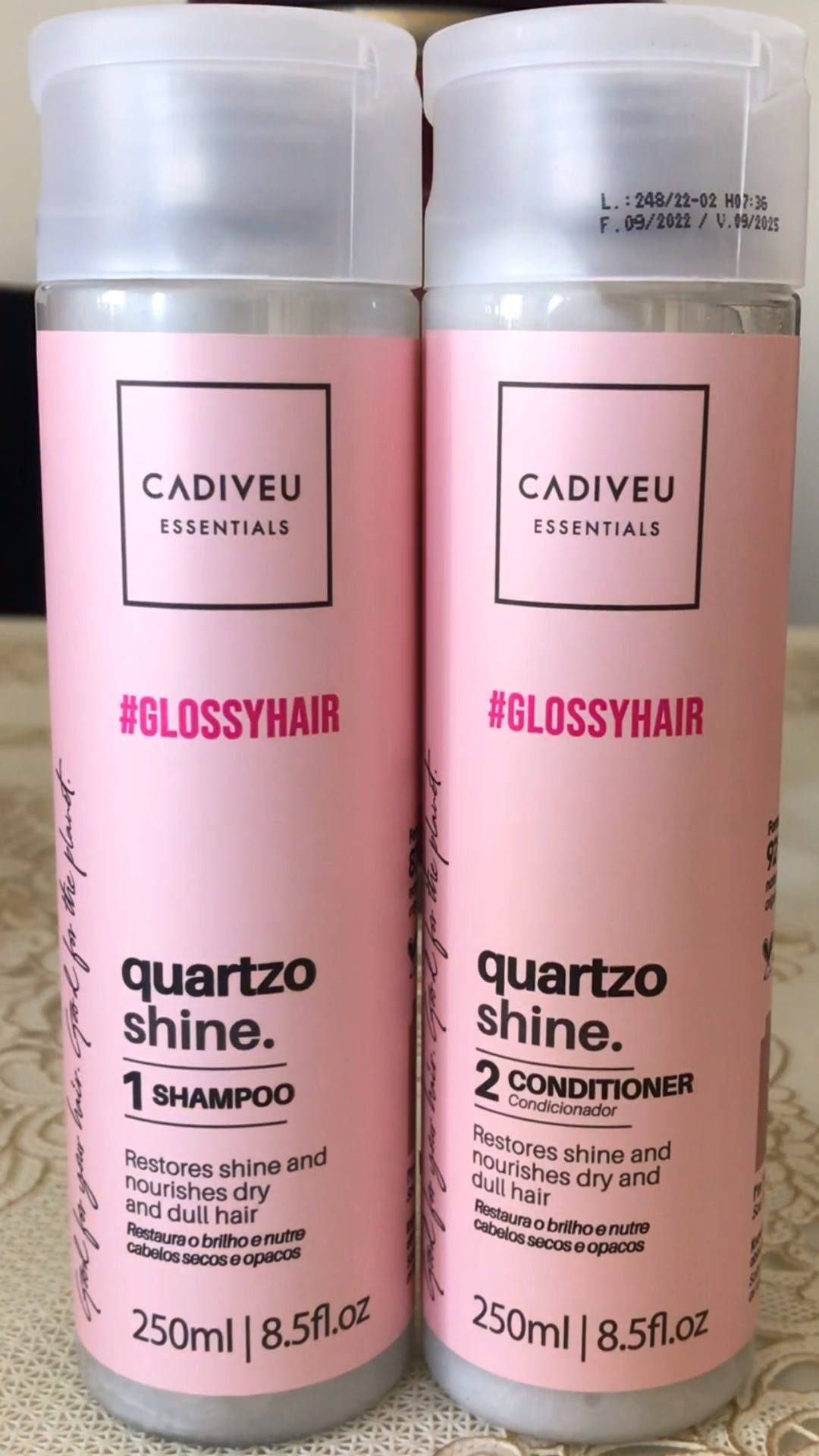 Eu adoro a linha da Cadiveu Quartzo Shine para tratar os fios secos e opacos, pois além de conferir brilho em nossos fios deixam super macios e sedosos.

Adorei tanto o resultado que já estou no segundo frasco .

#LTKConBR2023 #ltkbrasil

#LTKFind #LTKbeauty #LTKbrasil