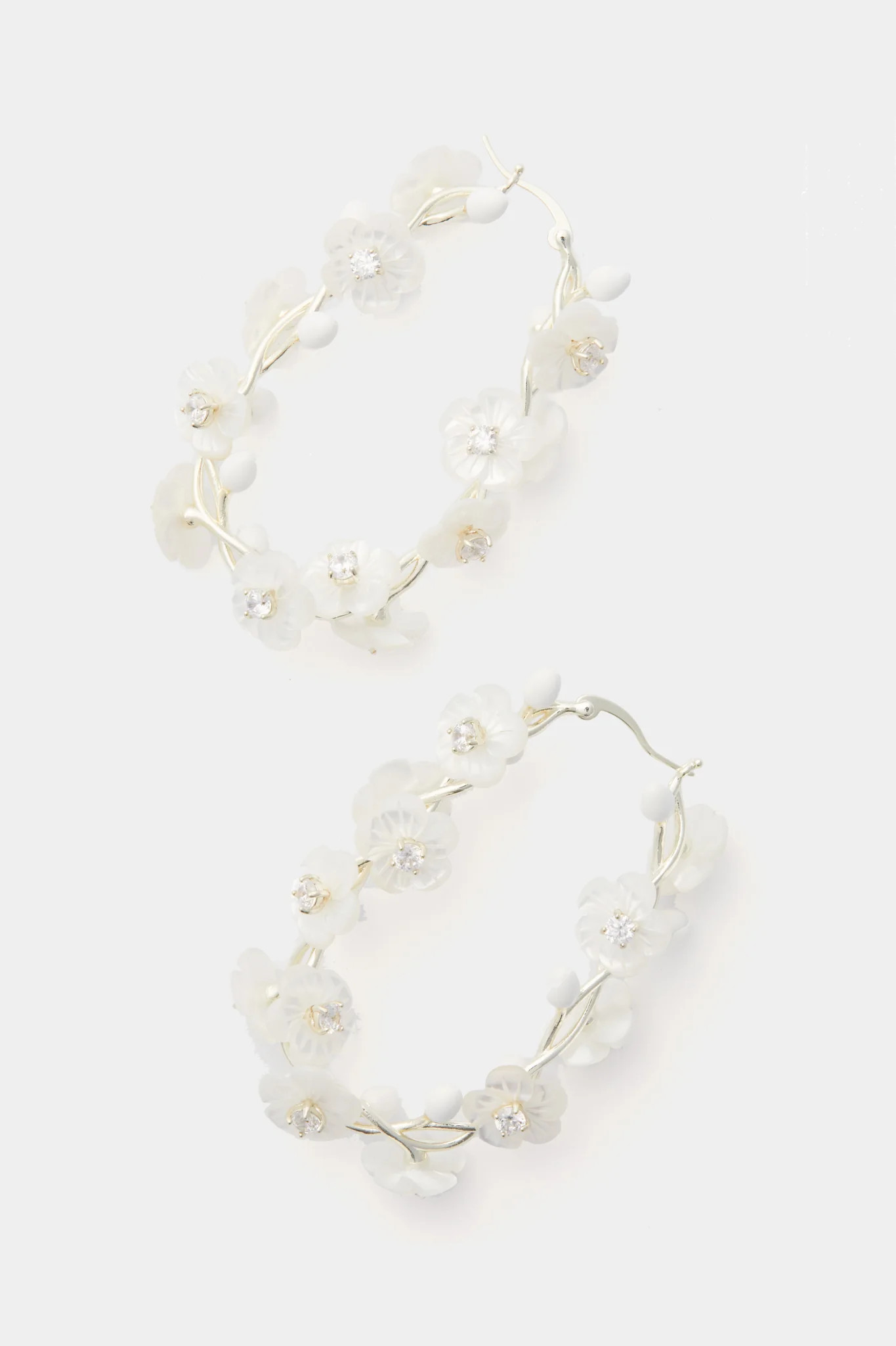 White Blooming Vines Loops and White Buds | Tuckernuck (US)