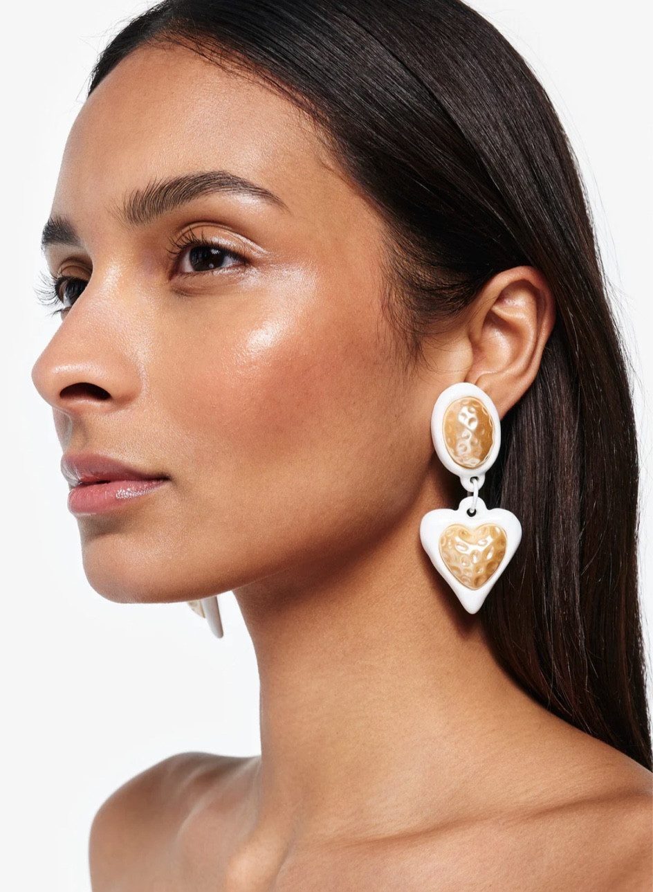 Earring obsession 🤍🤍 my best friend wore these in lavender yesterday and is making me want to pull the trigger on the white 🤍🤍🤍

#LTKwedding