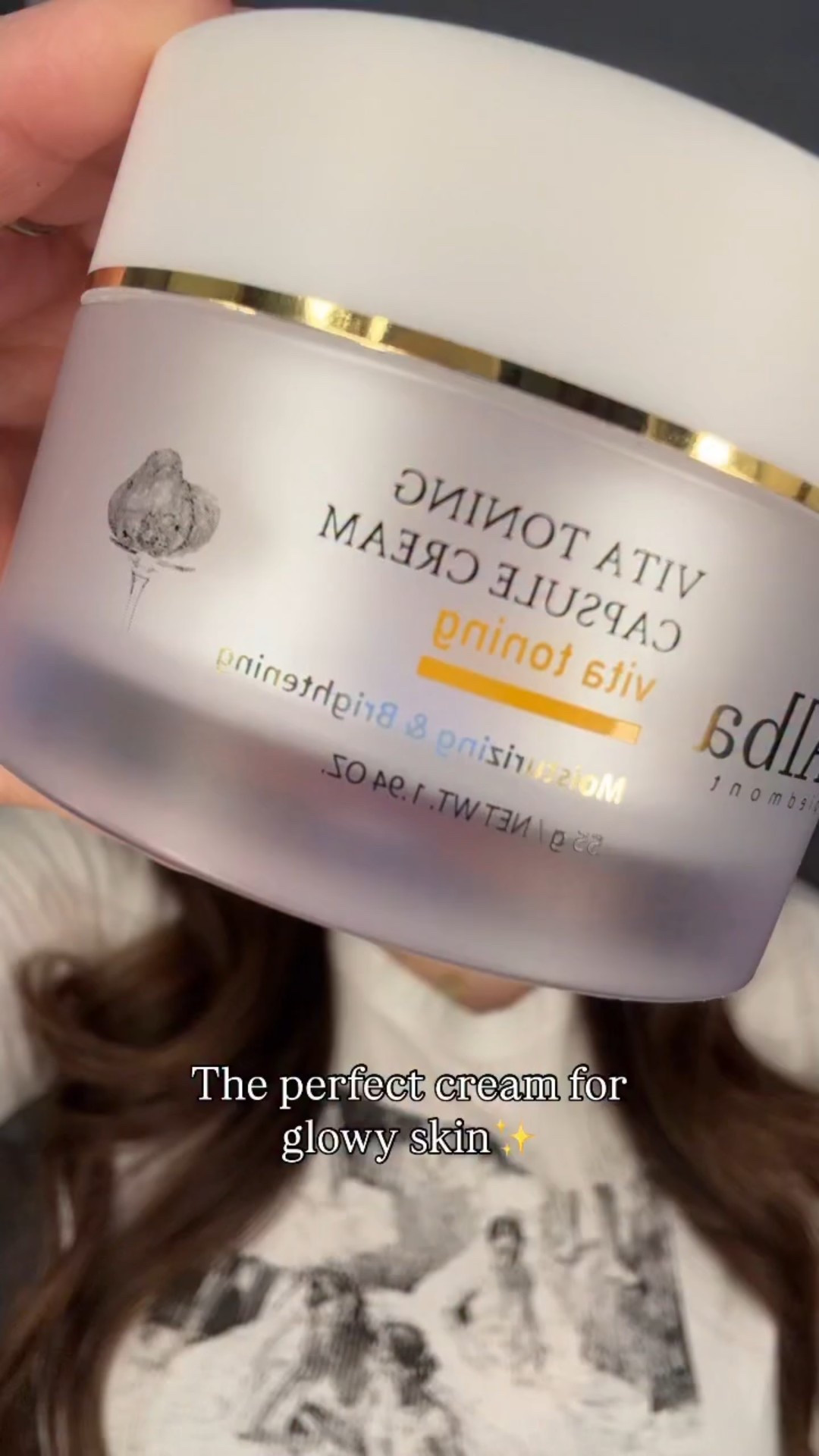 The glowiest✨
Want glass skin? Say less!
This vegan cream features vita capsules with Vitamins E and K, providing a double texture that moisturizes and brightens the skin with fast absorption, leaving no greasy residue.

Why you’ll love it🎀
* Safe for sensitive and reactive skin
* Soothing, moisturizing, and brightening in one step
* Enhances clarity and natural radiance
* Achieve a soft, natural tone-up glow
* Works as a daytime primer or nighttime calming cream

Vita Toning Capsule Cream by @dalba_global
*Available on Amazon

#skincare #beautyroutine #explore #dalba #VitaCream #SoothingToneup #TruffleGlow #sensitiveskin #VitaGlow #kbeauty #CalmlyBright #glassskin #hydration #glowy #beauty #perfectskin #girlythings #ugccreator #contentcreator #ugccommunity #ugc