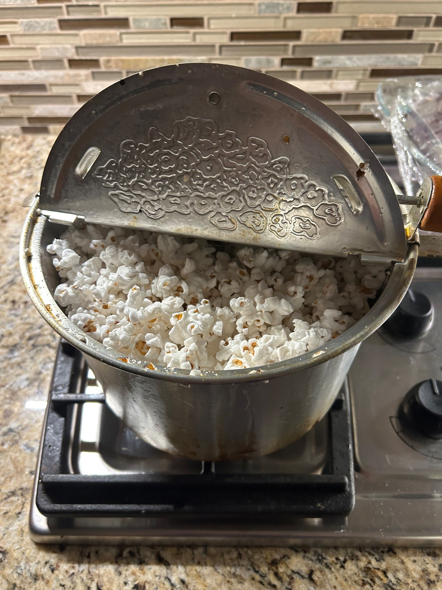 Popcorn maker 