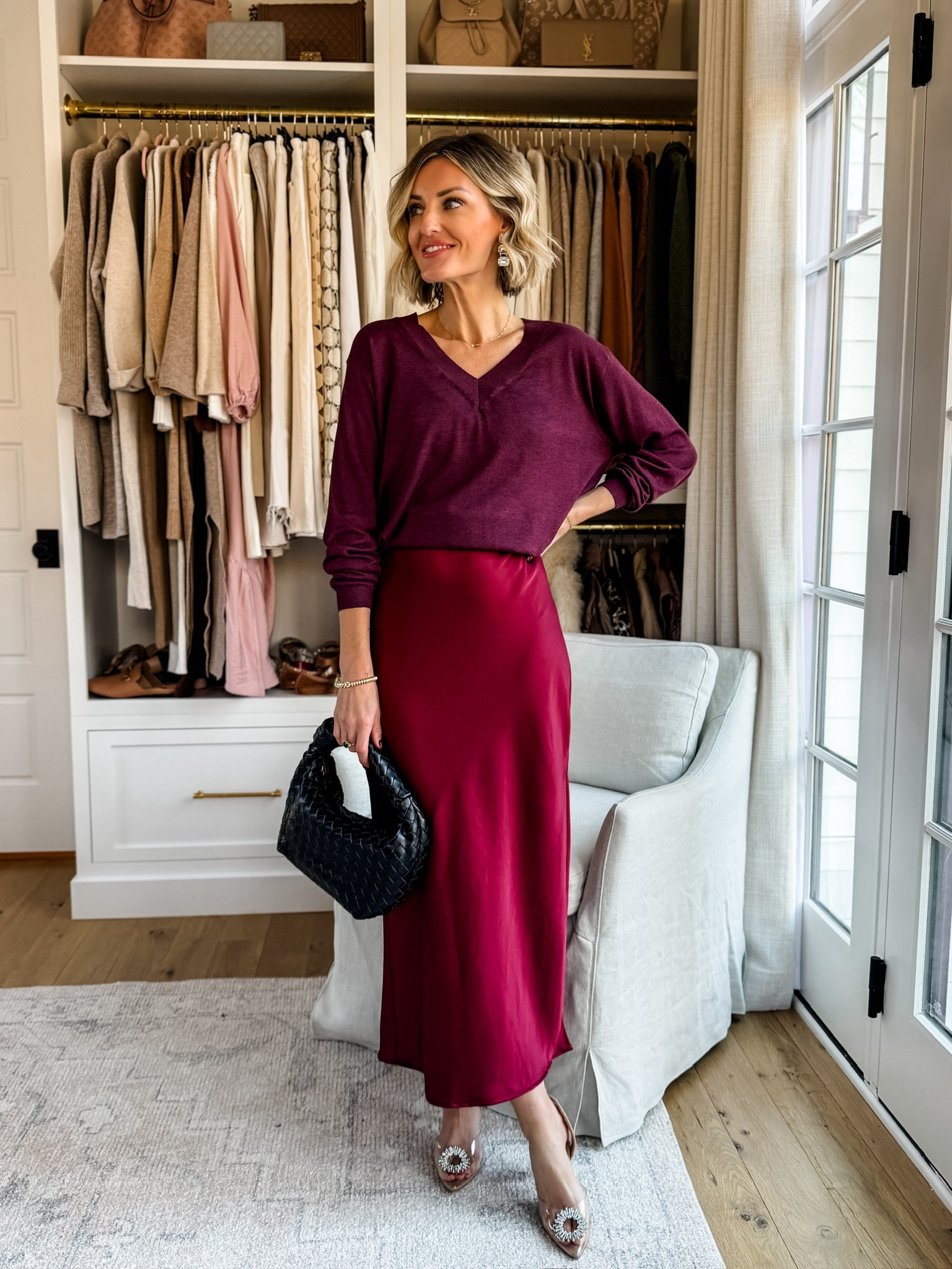 I always love styling a sweater over a dress! This slip dress is a perfect holiday piece! Wearing XS


Loverly grey, slip dress, holiday party outfit, dress, sweater 

#LTKHoliday #LTKStyleTip