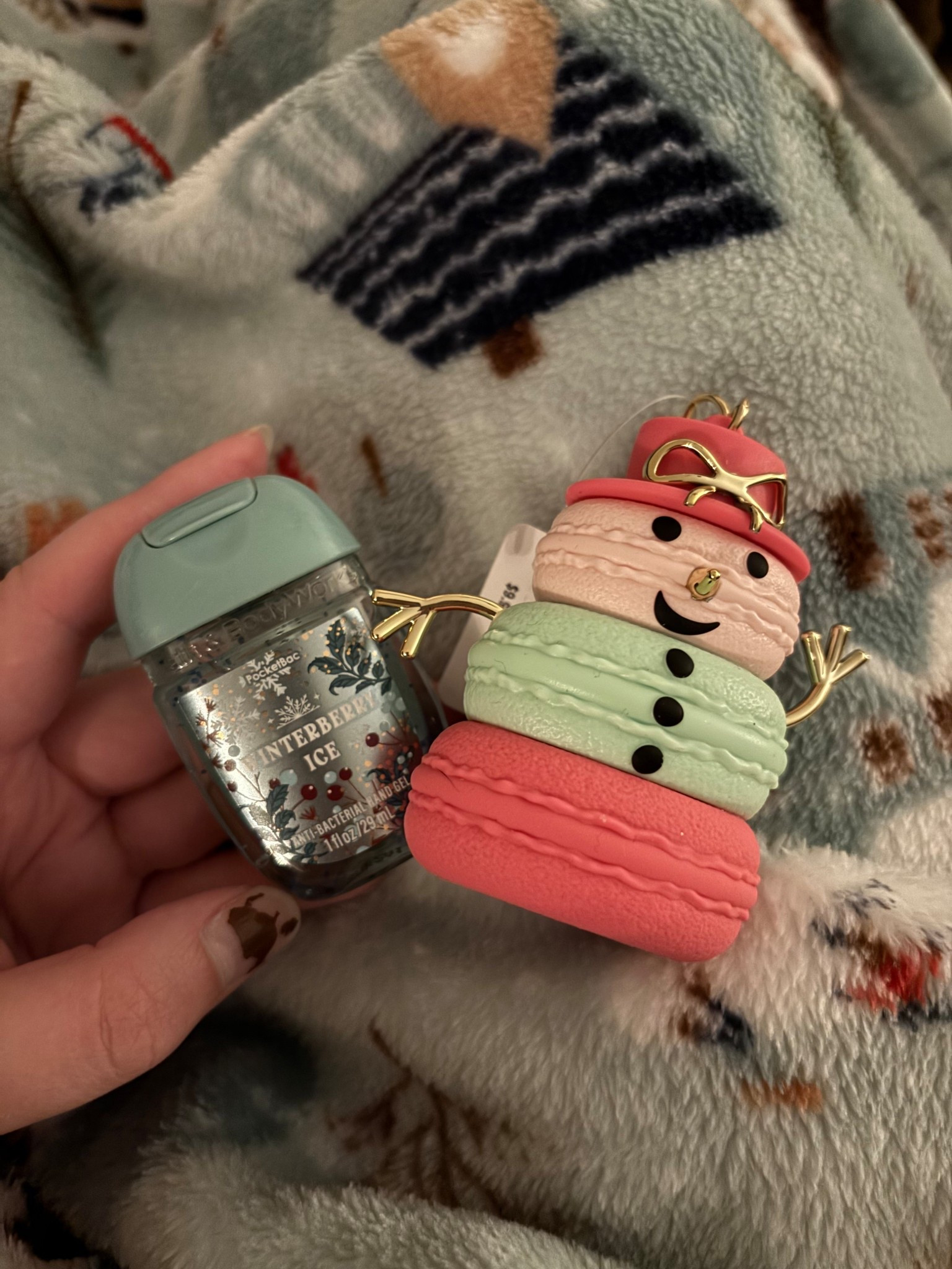 The cutest macaron snowman keychain 💕☃️

#LTKCyberWeek #LTKHoliday #LTKGiftGuide