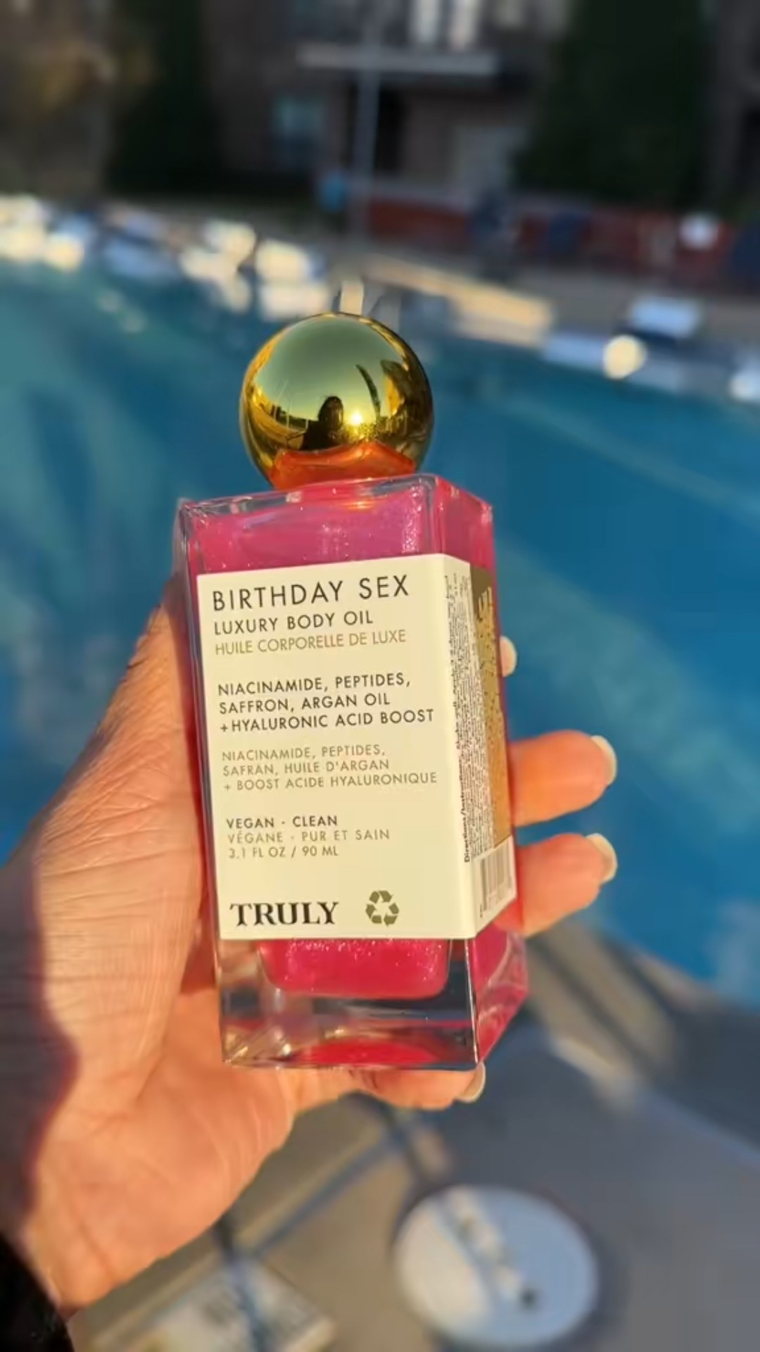 Después de usarlo, prepárate para que te pregunten qué tienes en la piel… ✨
Glow jugoso, aroma adictivo y ese efecto de “no puedo dejar de tocarte”.
Si no lo has probado, tu piel se lo está perdiendo 🎂💦
🛒 Link directo en mi LTK.

#LTKSummerEdit #LTKSeasonal