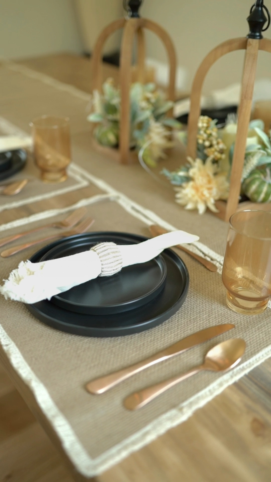 Setting a fall themed table for a dinner with our couple friend tonight ♥️ Wanted to show you an easy and very affordable way to set your table. Everything is from @walmart 
#walmartpartner 