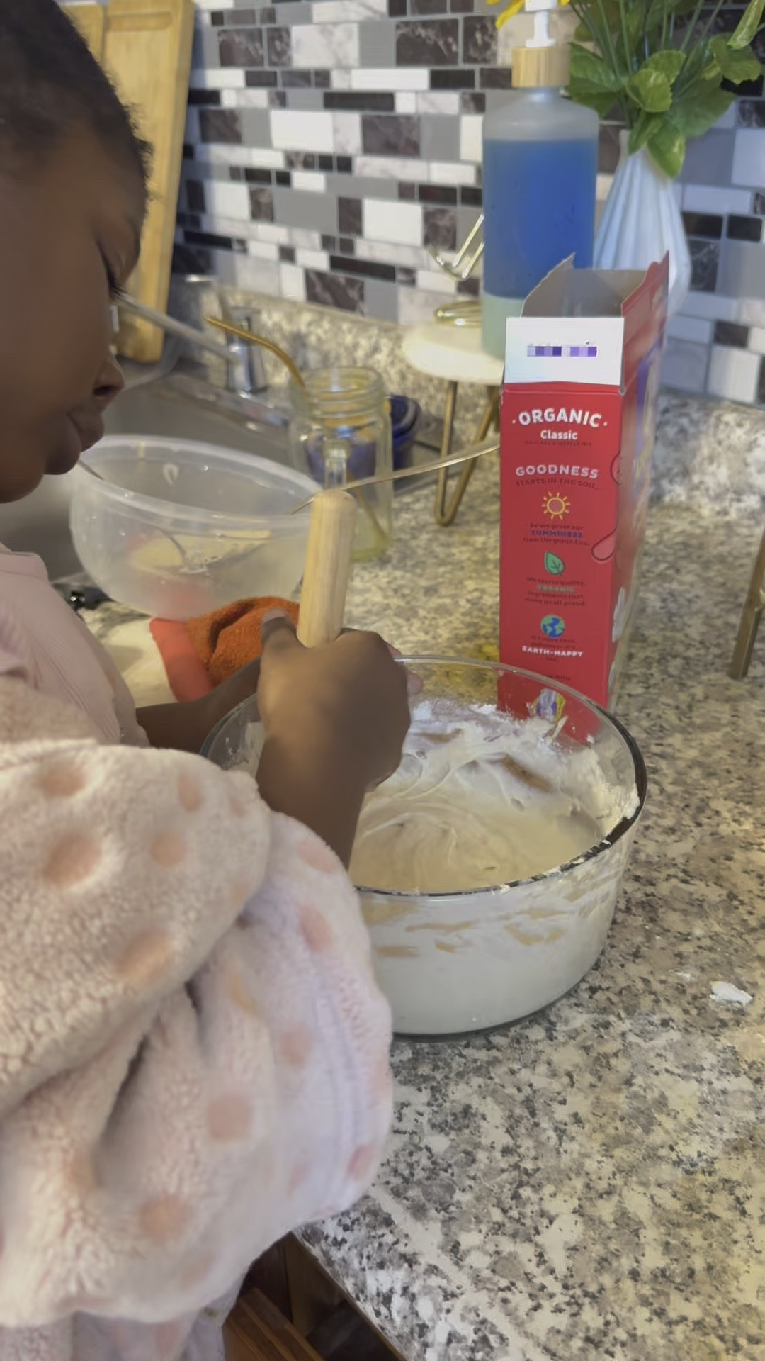 No school meant I was on breakfast duty! 🥞🍳 No problem ( I enjoy serving my kids) It’s the perfect time to get the kids involved in the kitchen too; they love mixing, cracking the eggs and adding salt 🧂 lol. I’m still working on mastering my pancake skills, so y’all be nice! 😩😂 #MomLife #BreakfastTime #LittleChefs #pancakeday #organicgroceries #ctgirlie #realmomlife