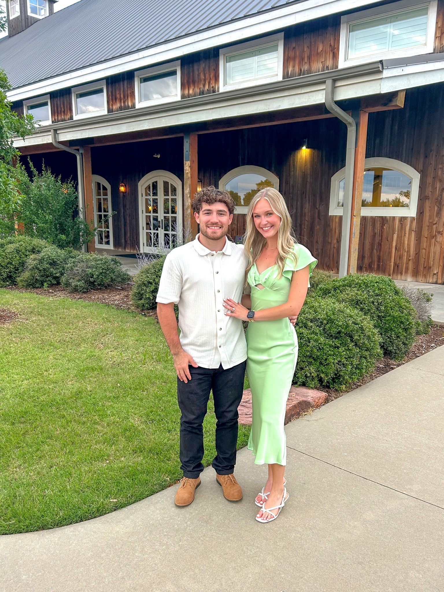 Another day, another wedding guest outfit 💚 #WeddingGuest