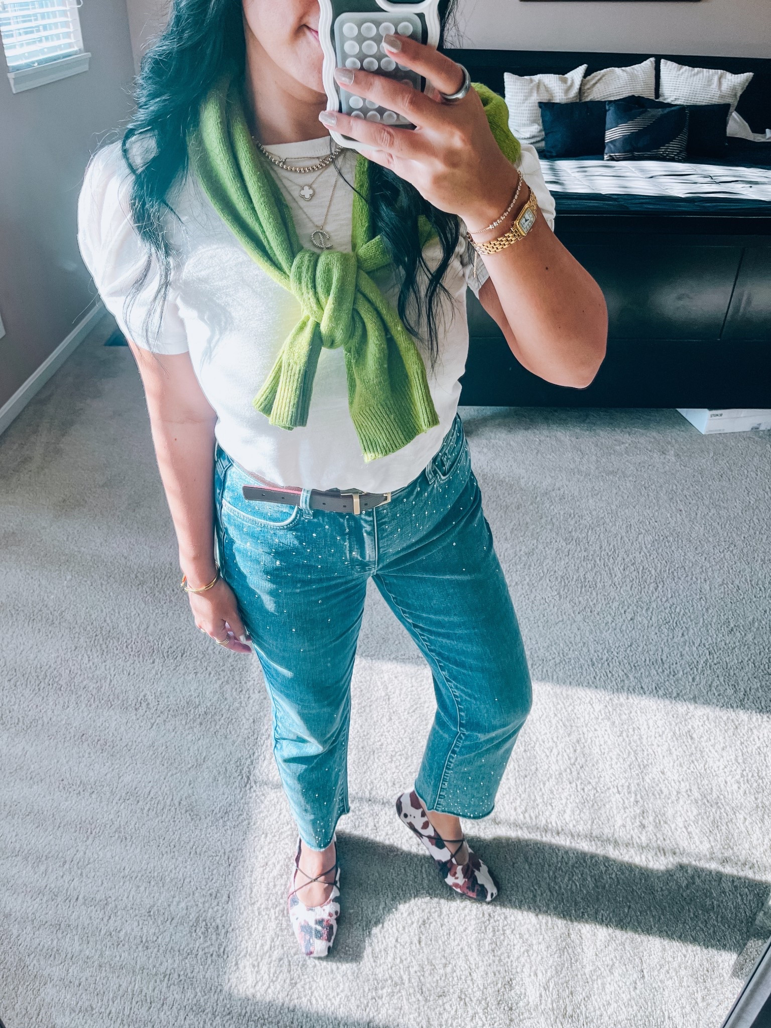 Puff sleeve tee
Chartreuse sweater
Sparkle denim
Cow print flats
Gold jewelry 


#LTKootd #LTKgrwm #LTKdayinmylife