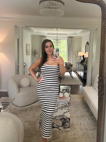 Love this easy strapless striped dress. So versatile and flattering
Medium in dress 

#LTKstyletip