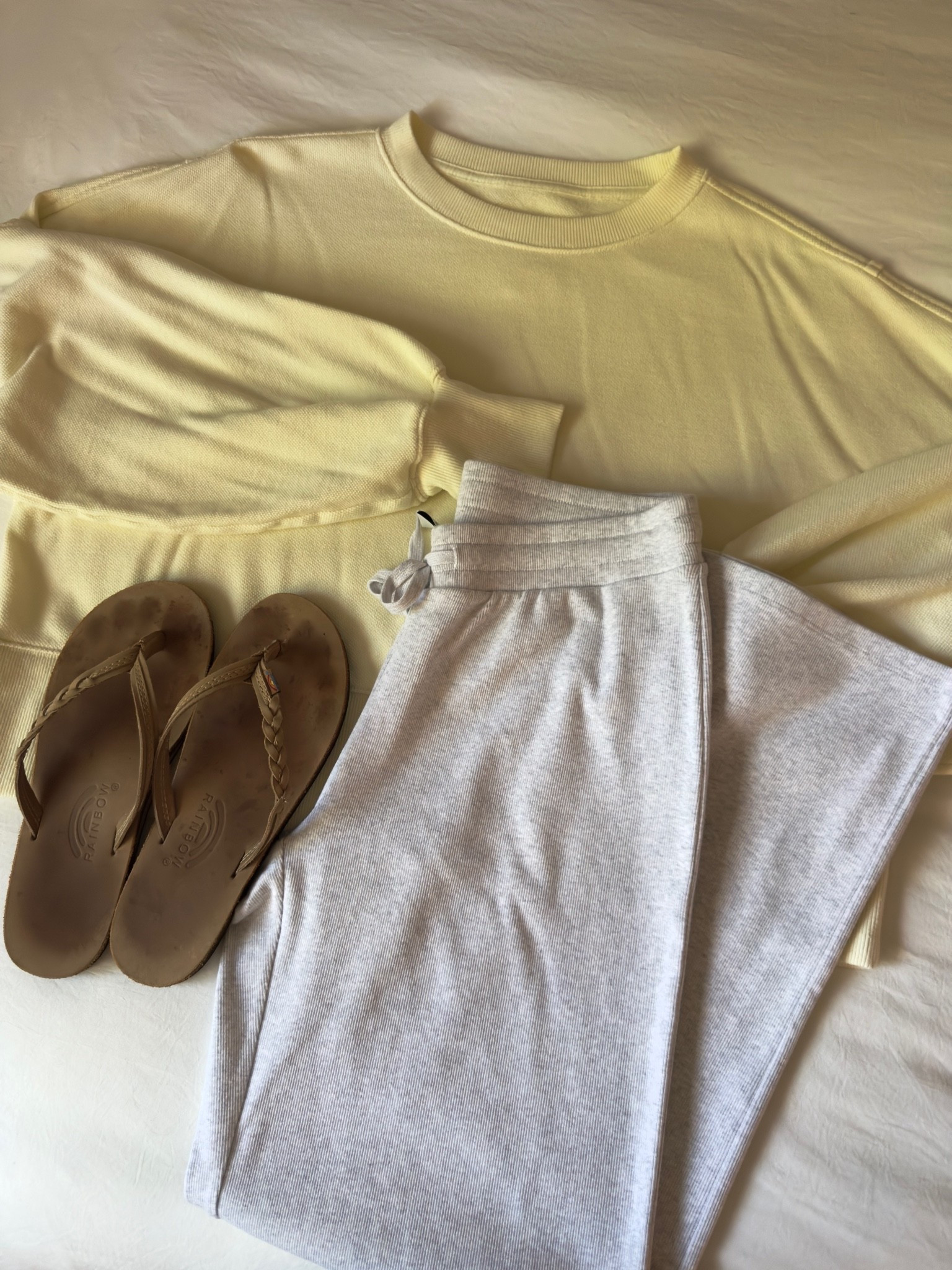 Comfy summer evening outfit 💛

#casual #cozy #loungewear #aerie #aritzia #butteryellow #rainbowflipflops

#LTKSeasonal #LTKootd