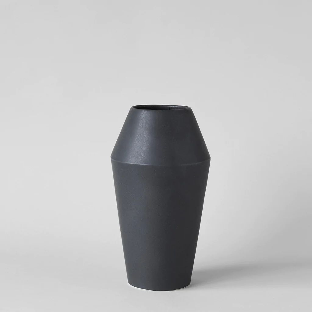 Buranchi Vase, Matte Black | Bloomist