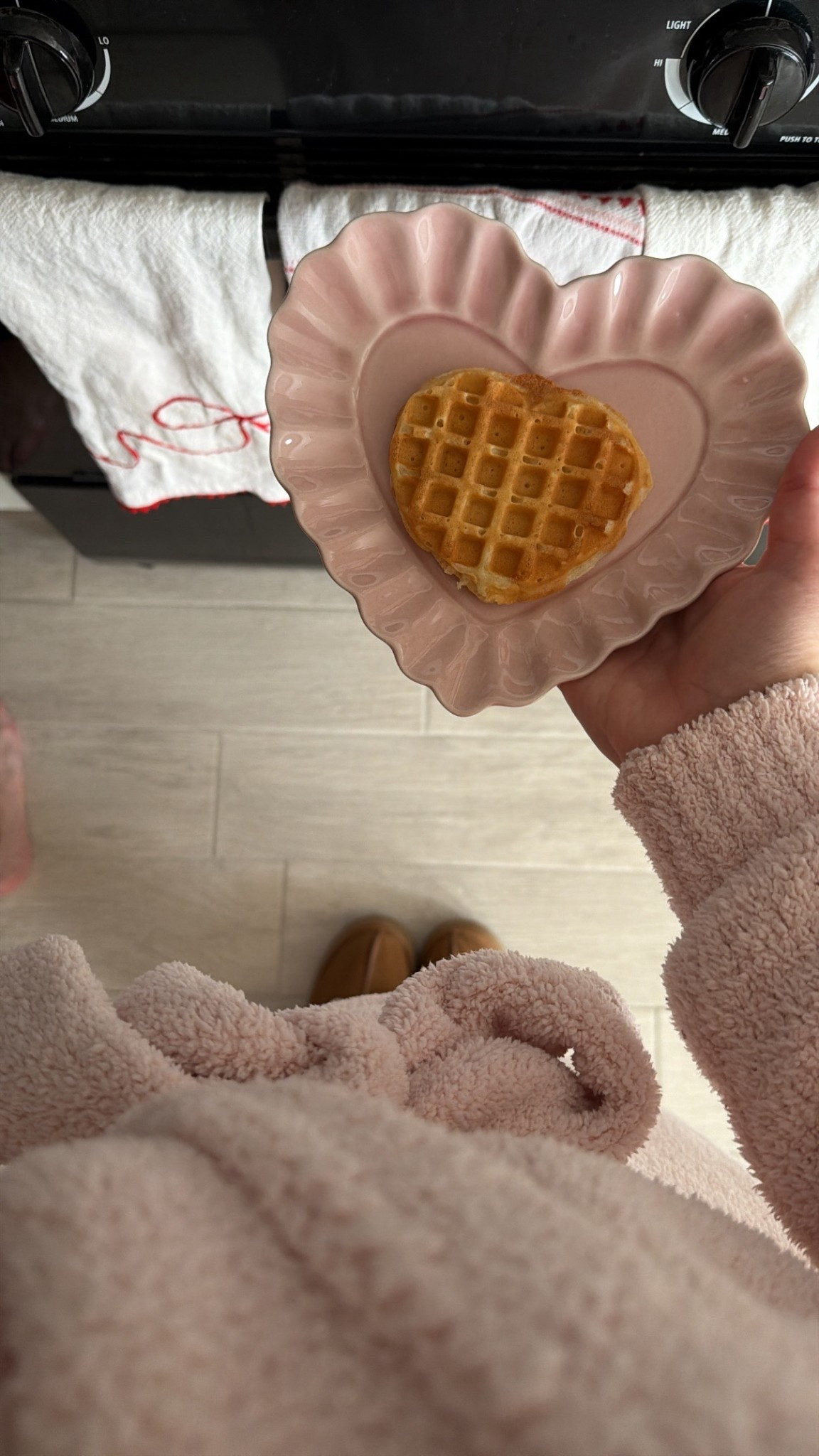 Heart plates
Cozy chenille robe 
Ugg slippers 

#LTKFindsUnder100 #LTKHome #LTKFindsUnder50