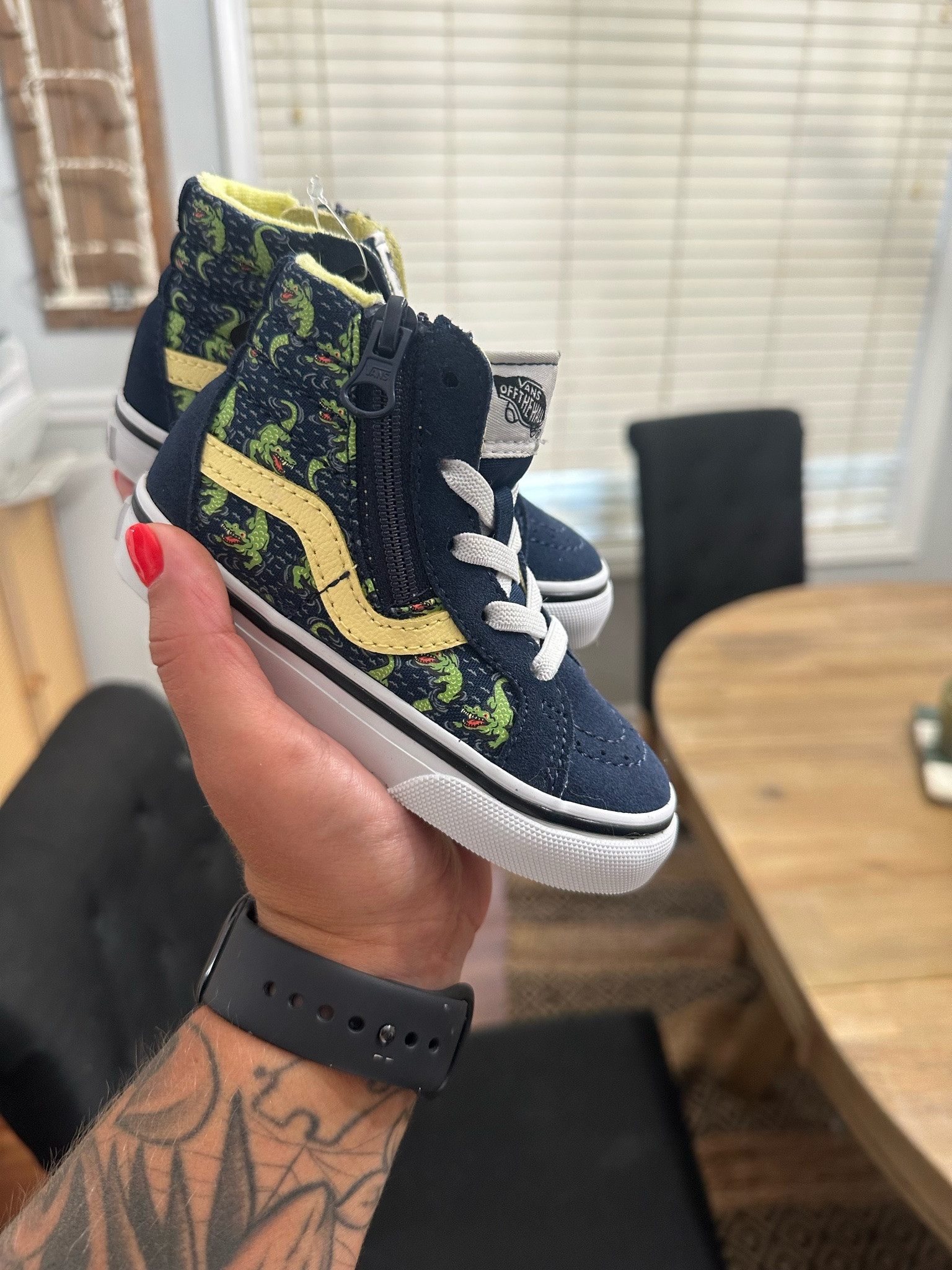 The cutest new shoes for Wyatt! Even scored them on sale. 🐊


Vans // toddler shoe // toddler boy // high tops