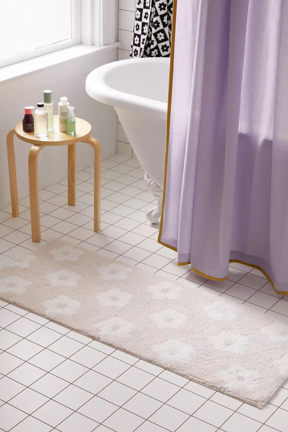 Flower Tuft Bath Mat | Urban Outfitters (US and RoW)