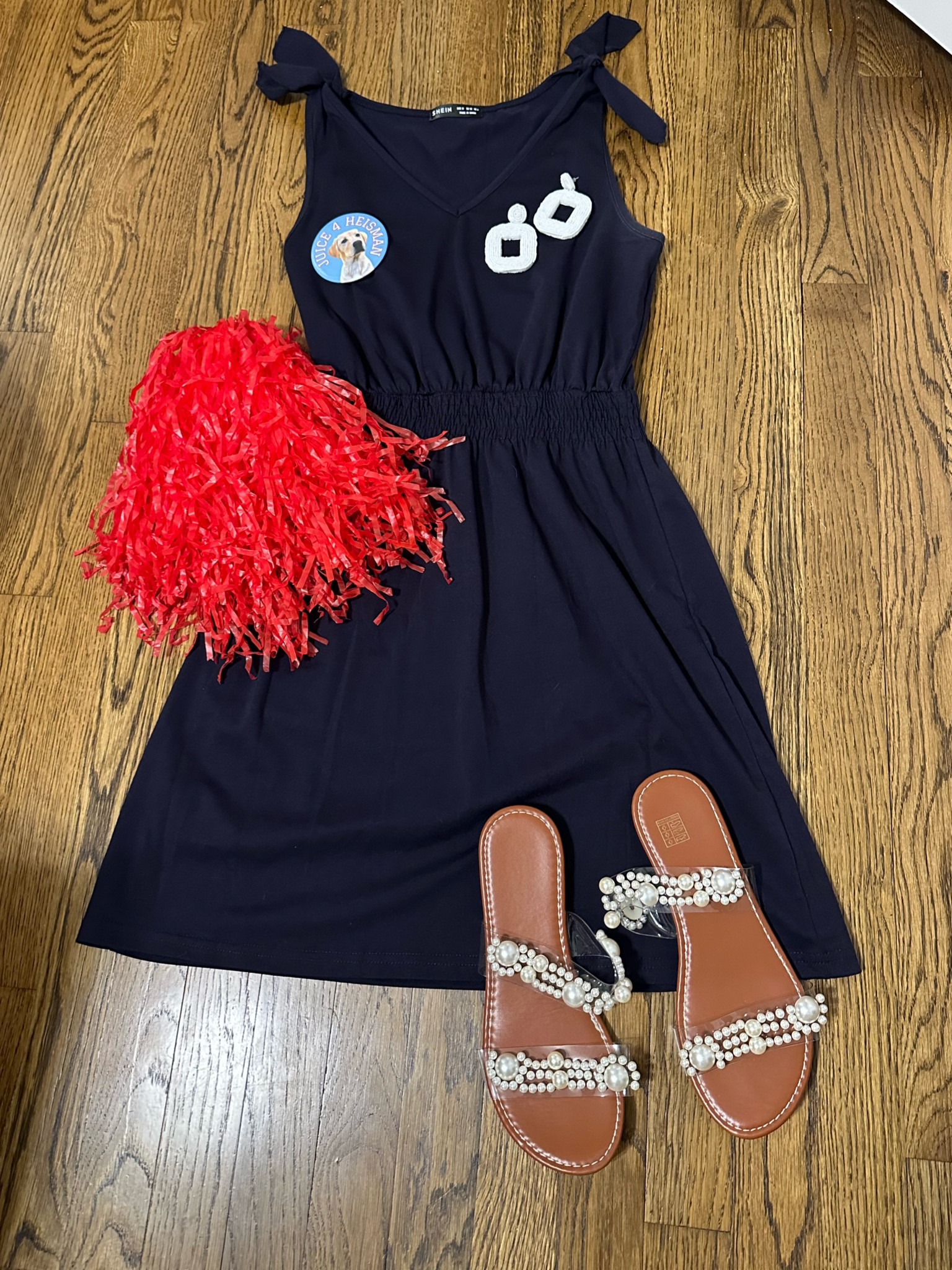 This navy dress is so cute and comfy! It’s the perfect Gameday wear! #gameday #gamedayfashion #olemiss