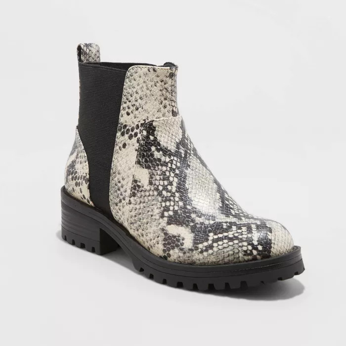 Women's Danton Chelsea Boots - Universal Thread™ | Target