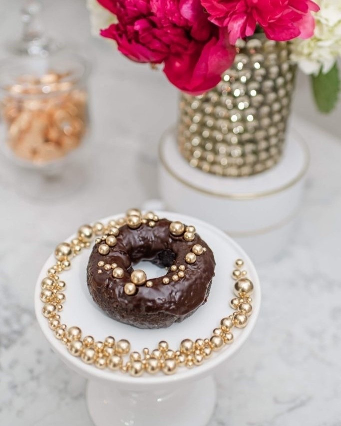 🍩✨ Donut settle for basic. These gold sprinkles from Amazon took our store bought donut from sweet to showstopper.

Photo: @marlayna_photography

#TrulyScrumptiousStyle #AmazonFinds #DessertGoals