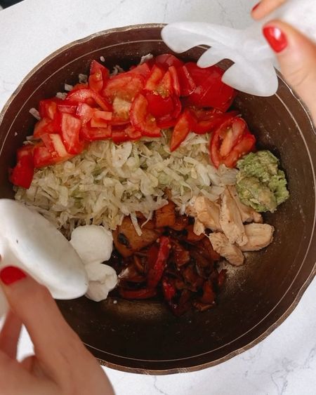 Low Calorie Chipotle Dupe Salad! Tap 👉🏼 for ingredients

#LTKhome #LTKsalealert