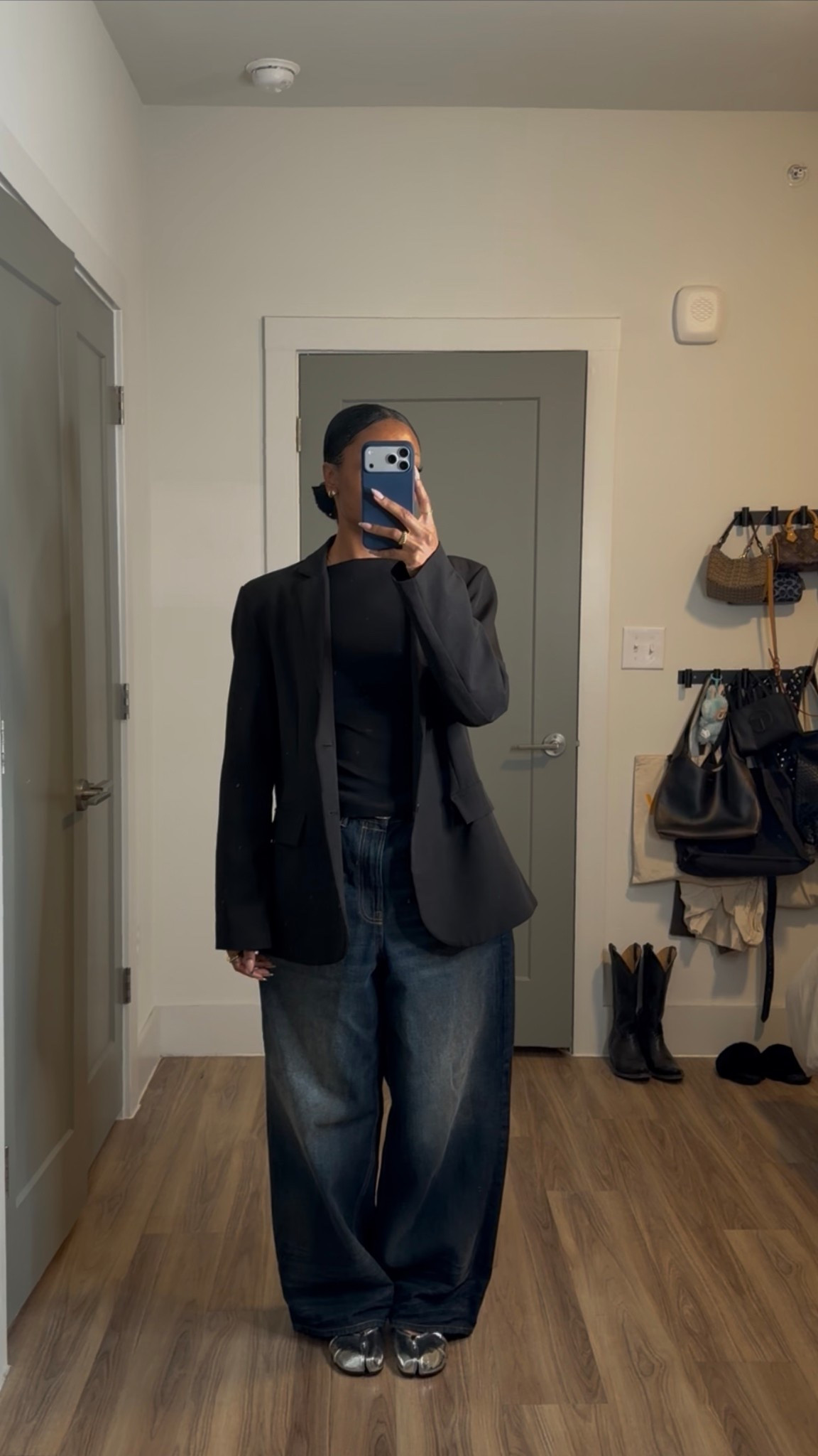 Top- Zara (linked in my bio on TT)
Jeans- Zara (linked in my bio on TT)
Tabi’s- WoodchuckSato