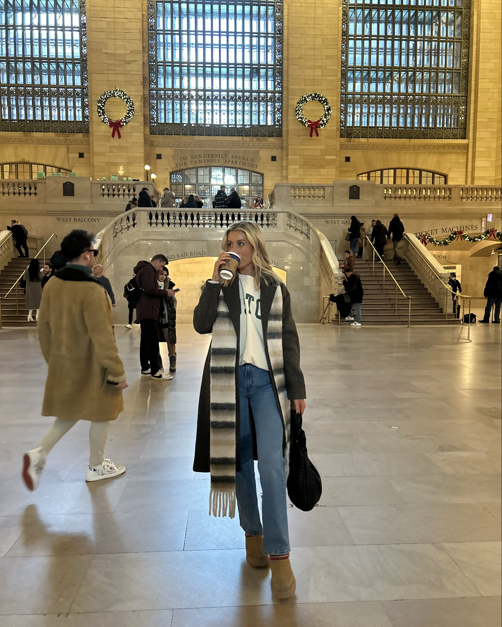 New location

#LTKHoliday #LTKSeasonal