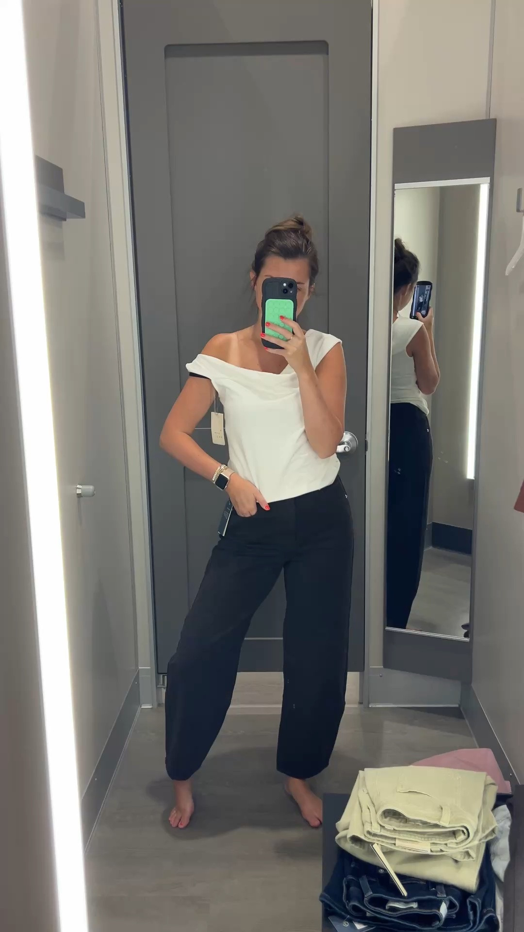 // espresso colored barrel jeans // fall outfit inspo // cute barrel jeans // barrel jeans under $40 //

#LTKootd #LTKSeasonal #LTKgrwm