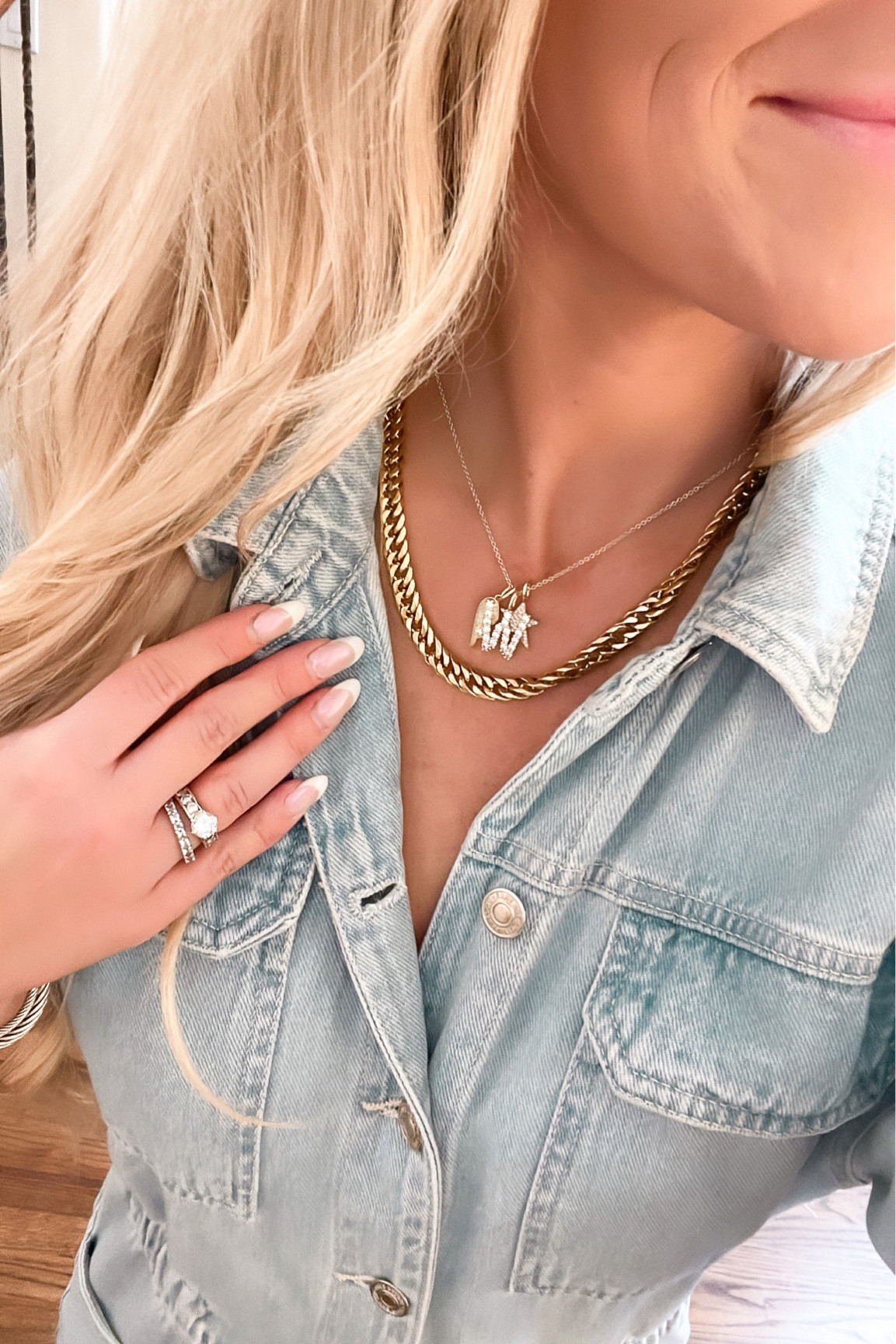 Gold jewelry you don’t want to miss! Perfect for gifts too! Necklace on sale for $18 🎉