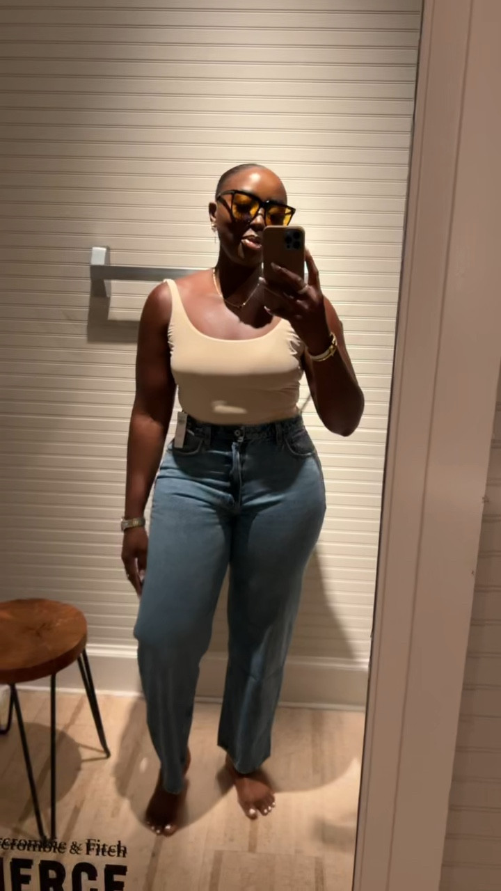 Wearing a size 31 in these Jeans and I don’t think these were the most flattering for me. They were tight in the waist area and I like for my jeans to flood my feet a little more. 

#LTKVideo #LTKstyletip #LTKHoliday