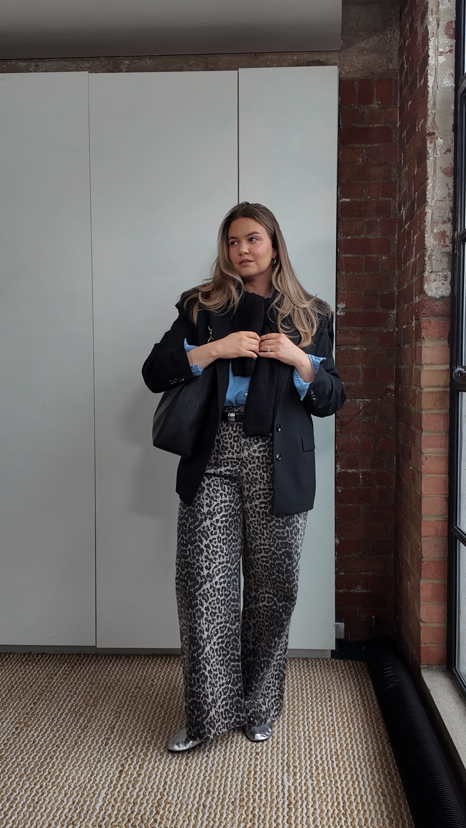 How to style leopard print jeans as a size 18 🐆 

New look leopard print jeans UK 18
Sezane max blue shirt XXL
Mango blazer - dupe tagged 
Free people silver ballet shoes
Sezane gaspard black knit XXL
Coach black bag

#LTKuk #LTKspring #LTKeurope