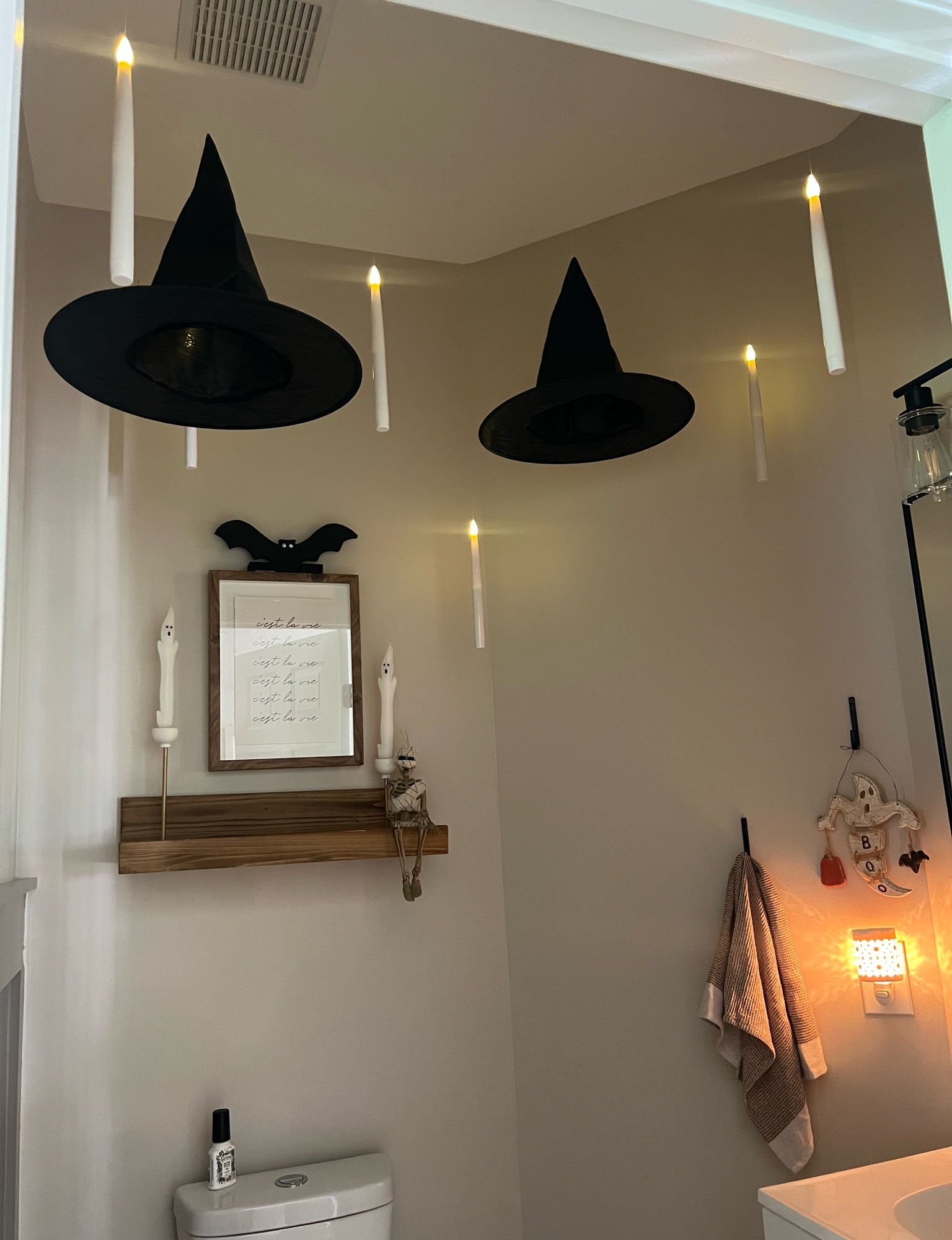 Spooky bathroom vibes 👻🧙🏼‍♀️

#harrypotter #spookyseason #halloweenhomedecor

#LTKHalloween #LTKFindsUnder50 #LTKSeasonal