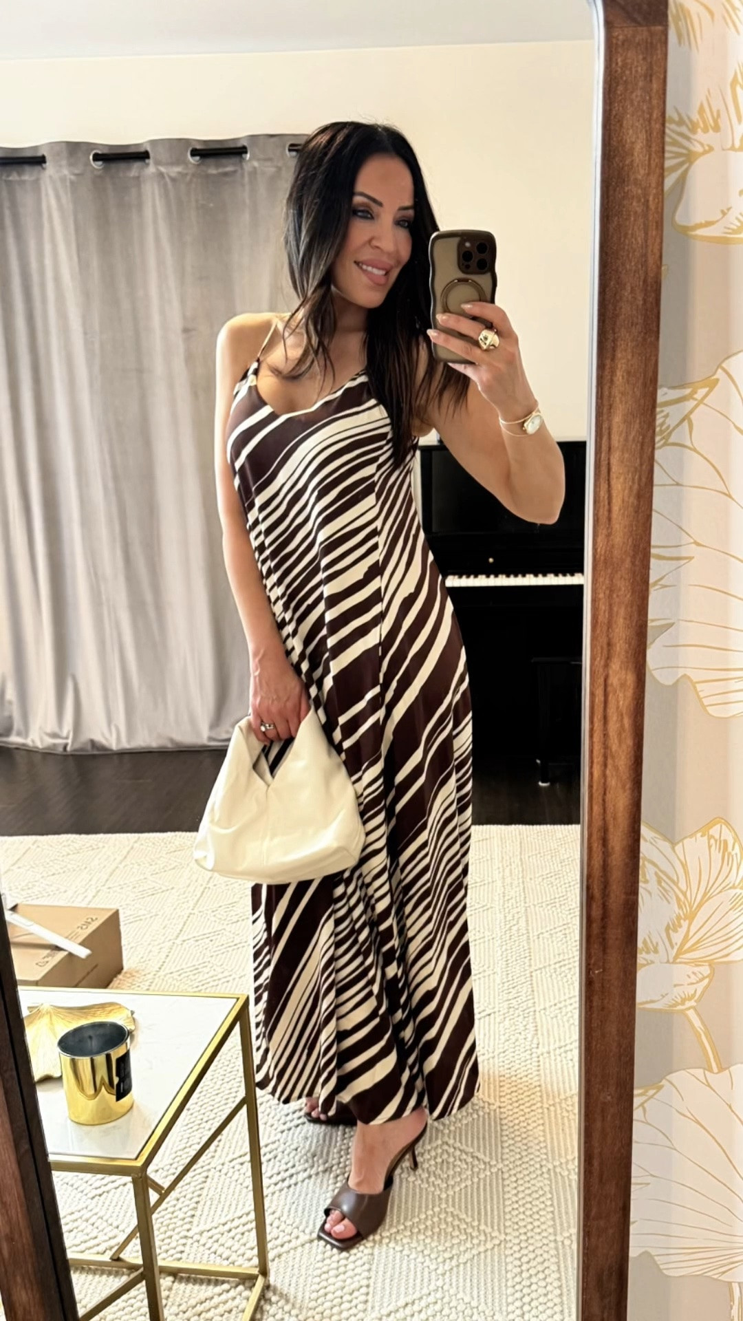 Stop scrolling! 🛑 You have to see this gorgeous satin maxi dress I found at Walmart. It’s an absolute dream, designed by a famous designer, and somehow comes in at under $25! 😱 I completed the look with the perfect pair of on-sale brown sandals and a classic white handbag. It’s the ultimate effortless outfit without breaking the bank. What do you think of this print? Let me know in the comments! 👇
#walmartstyle #affordablefashion #outfitinspo #satinmaxi #styleonabudget