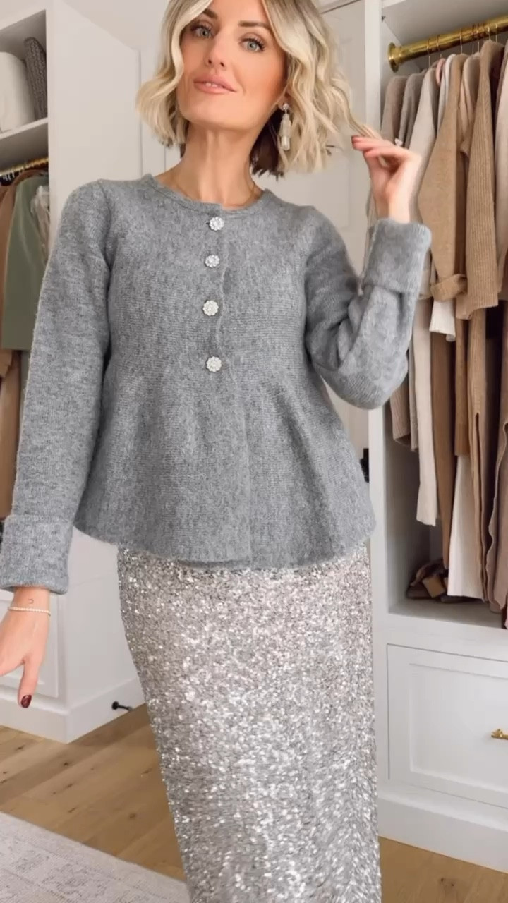 I’ve been loving this peplum sweater it’s so adorable! I love how well it pairs with the skirt! Wearing XS


Loverly grey, winter outfit, Christmas outfit, holiday party outfit, sweater, sequin skirt 


#LTKStyleTip #LTKSeasonal #LTKHoliday