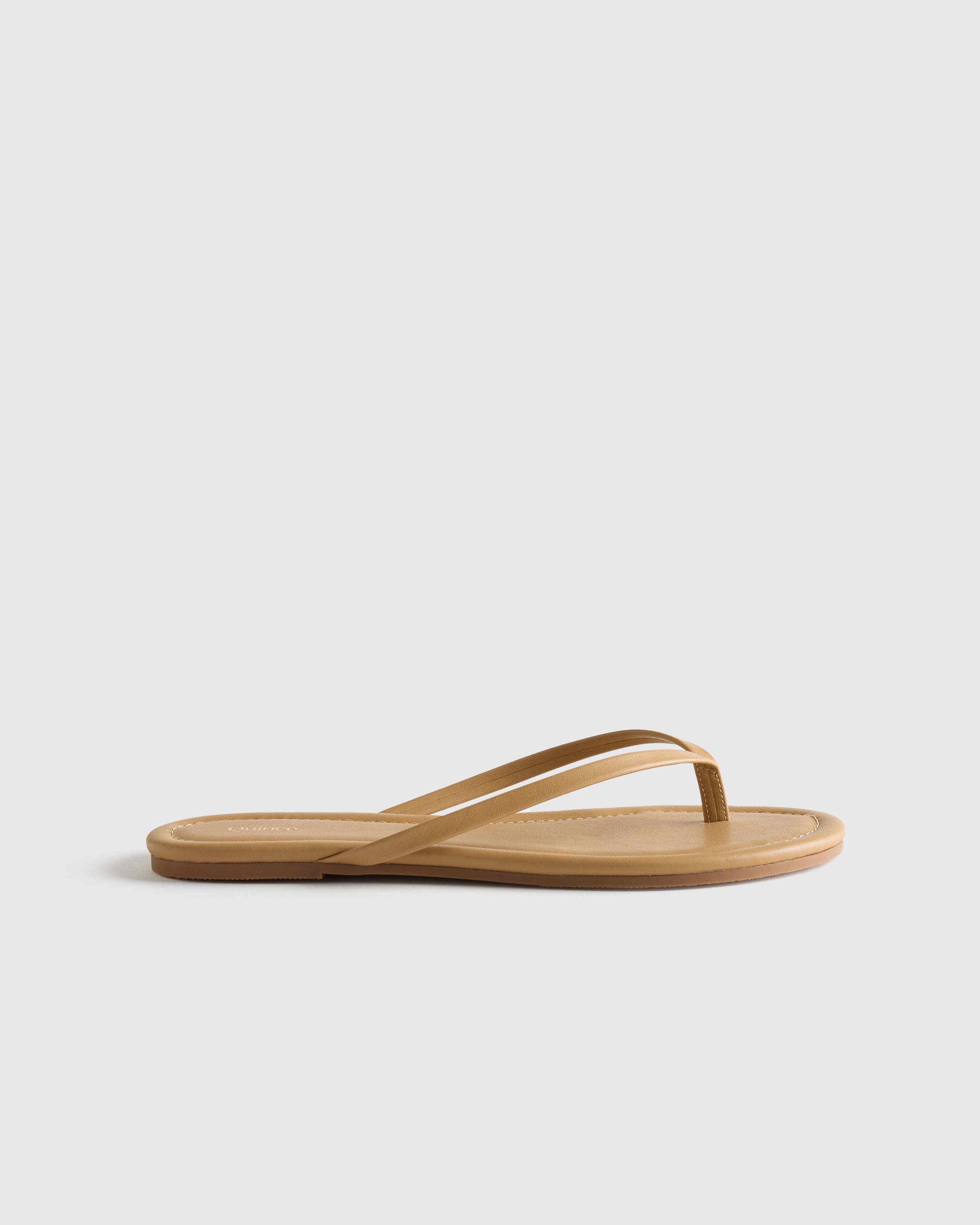 Quince | Women's Italian Leather Flip Flops in Black, Size 9 | Quince