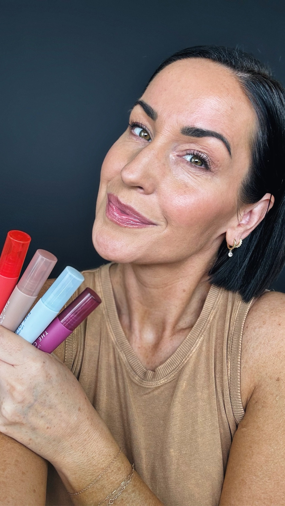 Try on for this week’s #fridayfavorites … when a lip treatment meets a gloss.  Which shade is your favorite? 💧🍂🍇💋
.
.
.
.

#gifted #theoutset #lipoasis #lipfavorites #liptryon #lipproducts #lipcare #lipplumper #sephorafavorites #giftideas