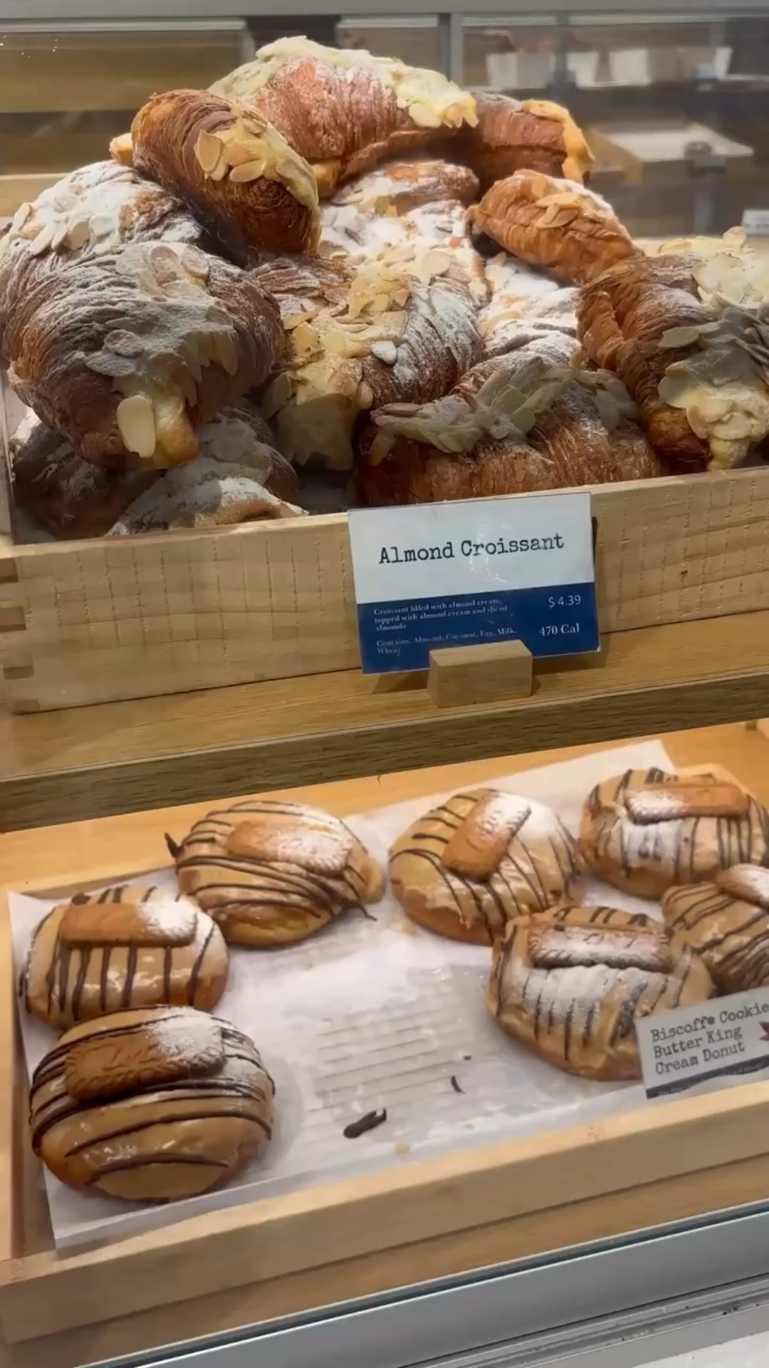 An ode to my FAVORITE Matcha that was here for a good time, not a long time. I miss you 💖

Went to @parisbaguette_towson and was forced to get a regular matcha, the Dubai Matchas are gone for good 🫠 All Dubai chocolate items should be added to the menu permanently @parisbaguette_usa 📝 

#parisbaguette #dubaichocolates #matchalife #matchalove #discontinued #cookiebutter #pastrylovers