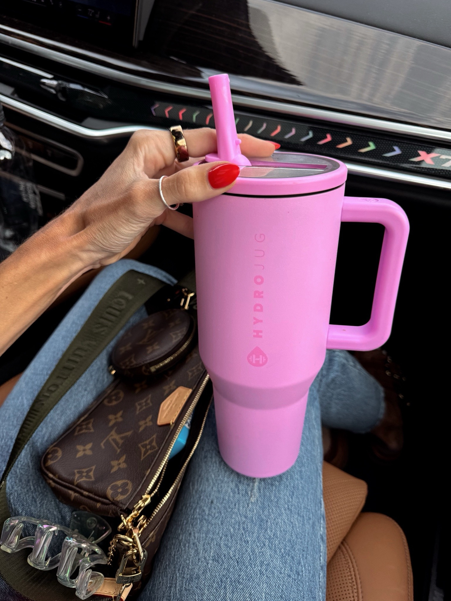 prettiest color + it legit keeps your drink SO cold! 🙌🏻 such a good teacher gift idea for back to school too!💗