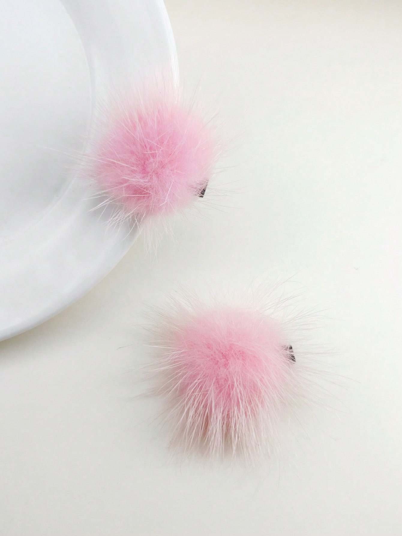 2pcs/pack 4cm Solid Color Pom Pom Decor Hair Clips For Women, Suitable For Daily Use | SHEIN