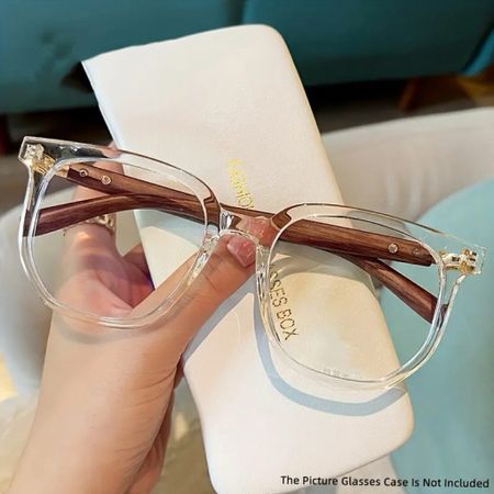 Square vintage glasses 🤩🙌🏽✨ so cute to dress up any outfit 

#LTKGiftGuide #LTKBeauty #LTKStyleTip
