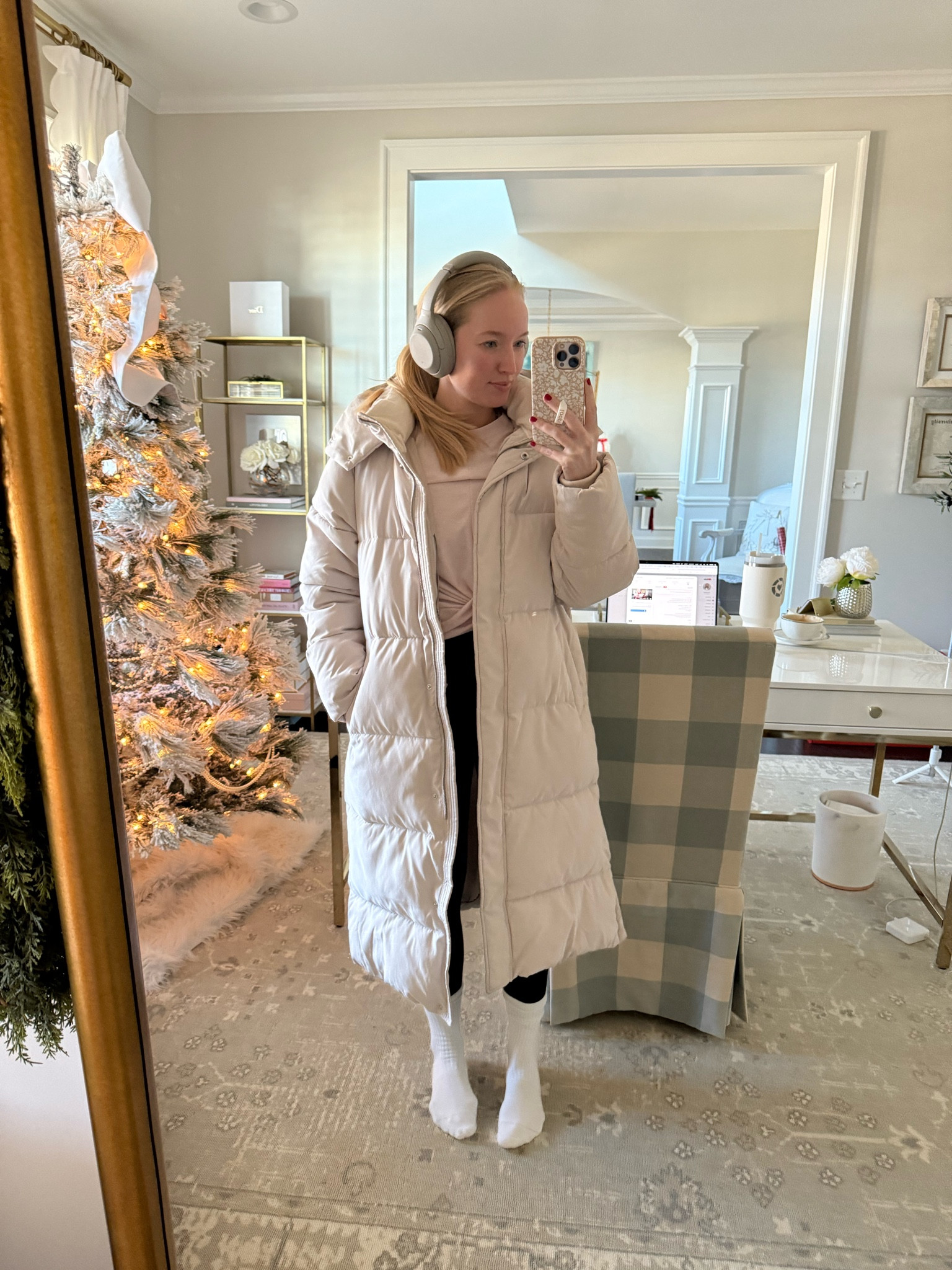 Wearing my warmest coat for a morning walk today! Size small 